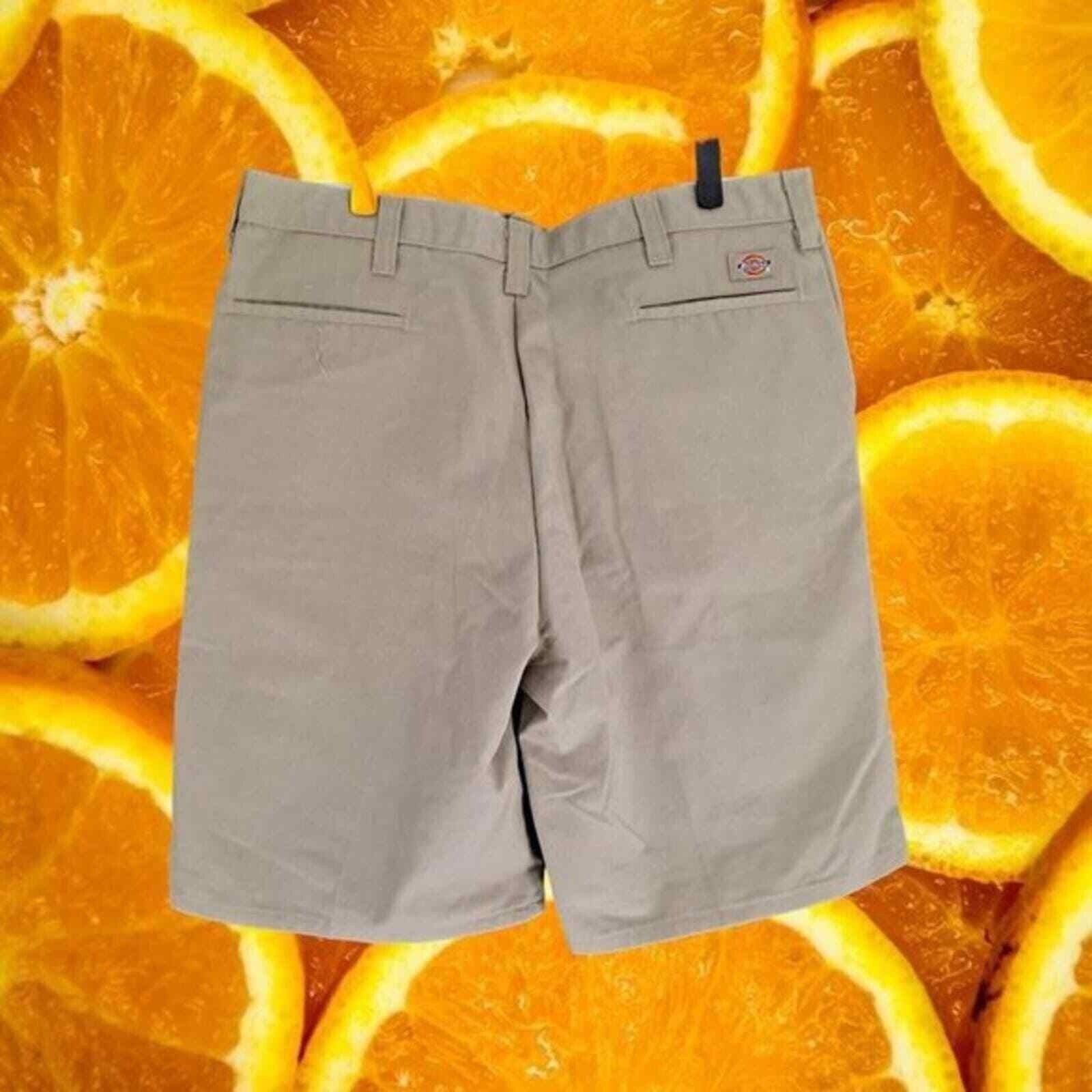 Dickies Dickies Khaki Shorts Size 38 Size US 38 / EU 54 - 2 Thumbnail