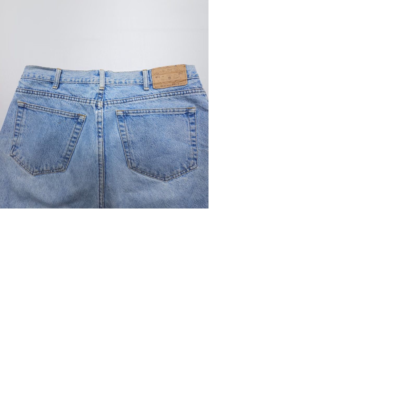 Gap VINTAGE Gap USA Made Easy Fit Jeans Mens 36 x 32 Light Wash Tapered Rigid 90s 5-Pocket Denim Blue 90s Mens Jeans Size US 36 / EU 52 - 9 Thumbnail