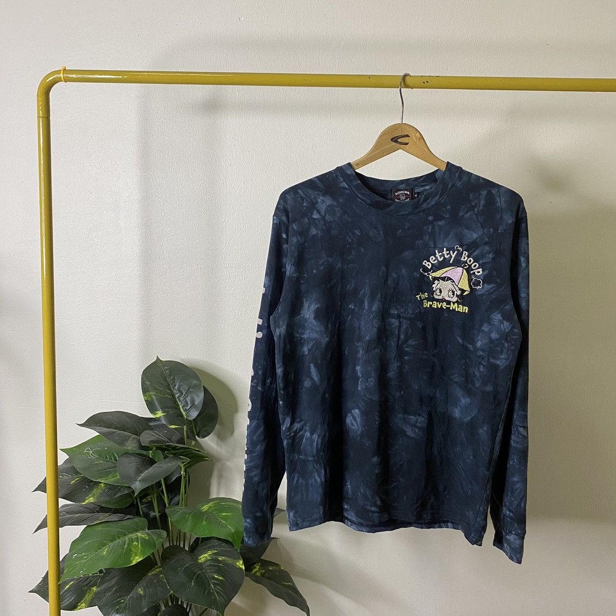 Cartoon Network Y2K The Brave Man x Betty Boop Tie Dye Collaboration LS Tee Size US M / EU 48-50 / 2 - 6 Thumbnail
