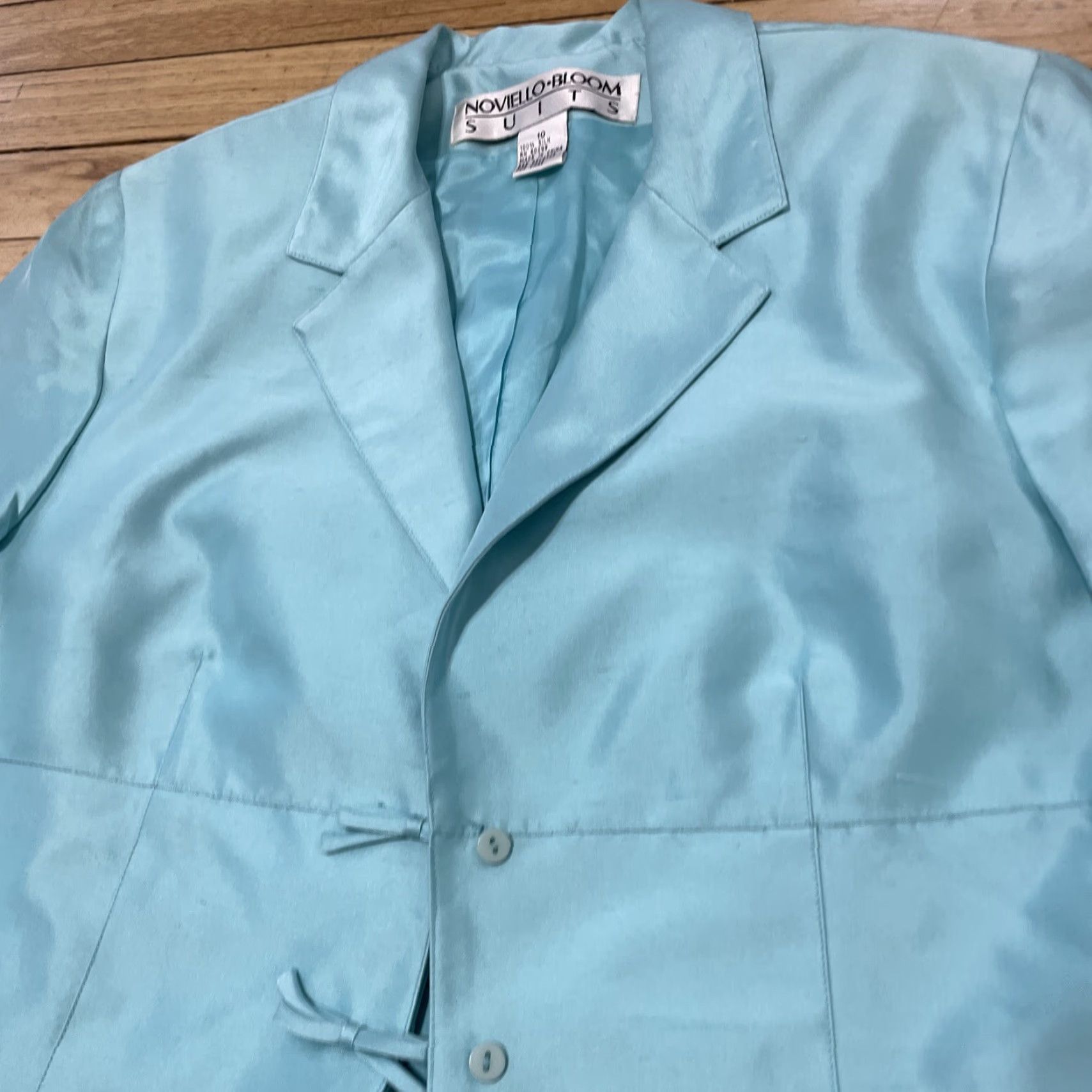 Neiman Marcus Noviello Bloom Suits Silk Jacket Women 10 Blue Blazer Three-Button Notch Lapel Three-Button Front Button Single-Breasted Bow Blazer Size L / US 10 / IT 46 - 4 Thumbnail