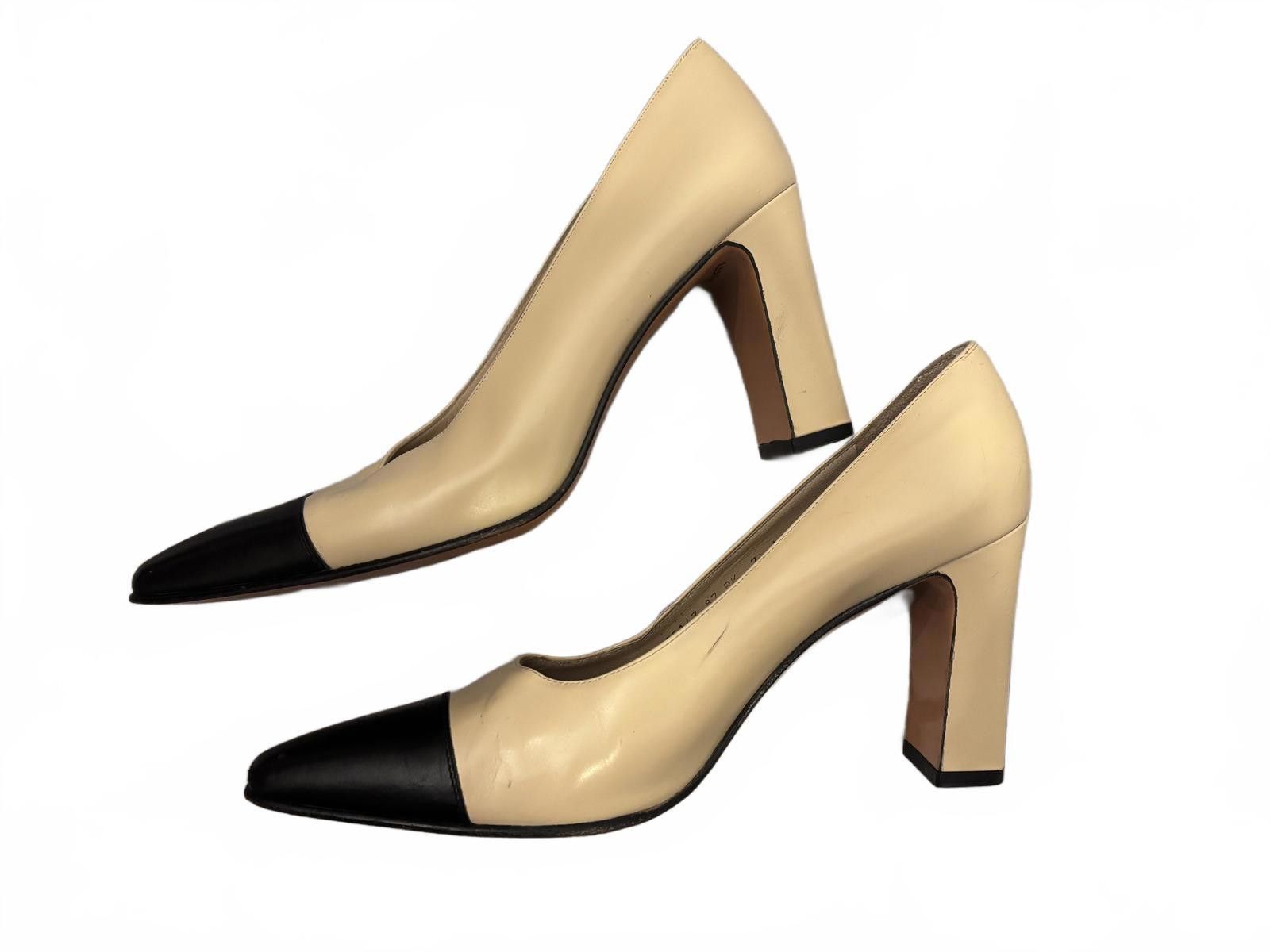Salvatore Ferragamo Salvatore Ferragamo Two-Tone Leather Women's Pumps 7.5 Size US 7.5 / IT 37.5 - 6 Thumbnail