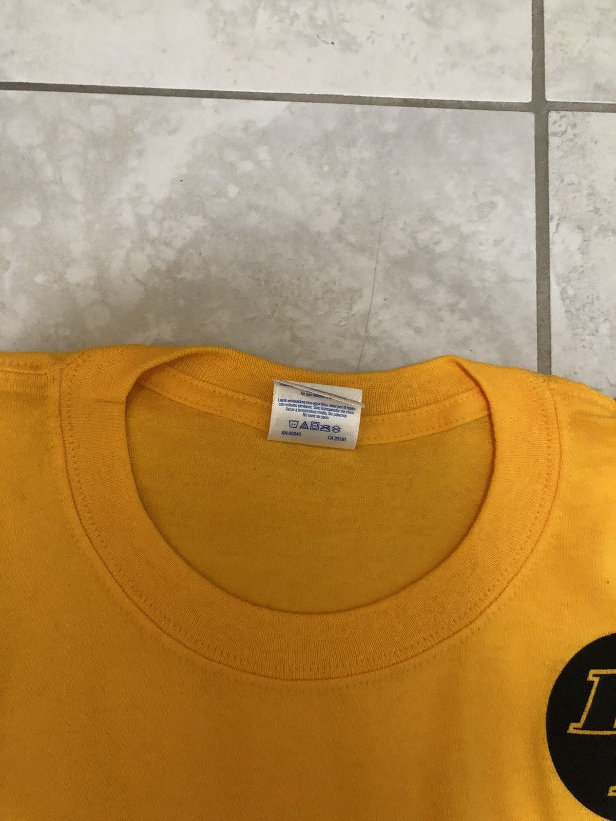 NBA rare Lakers Staples Center Kobe Bryant Tribute 8/24 t shirt Size US XL / EU 56 / 4 - 3 Thumbnail