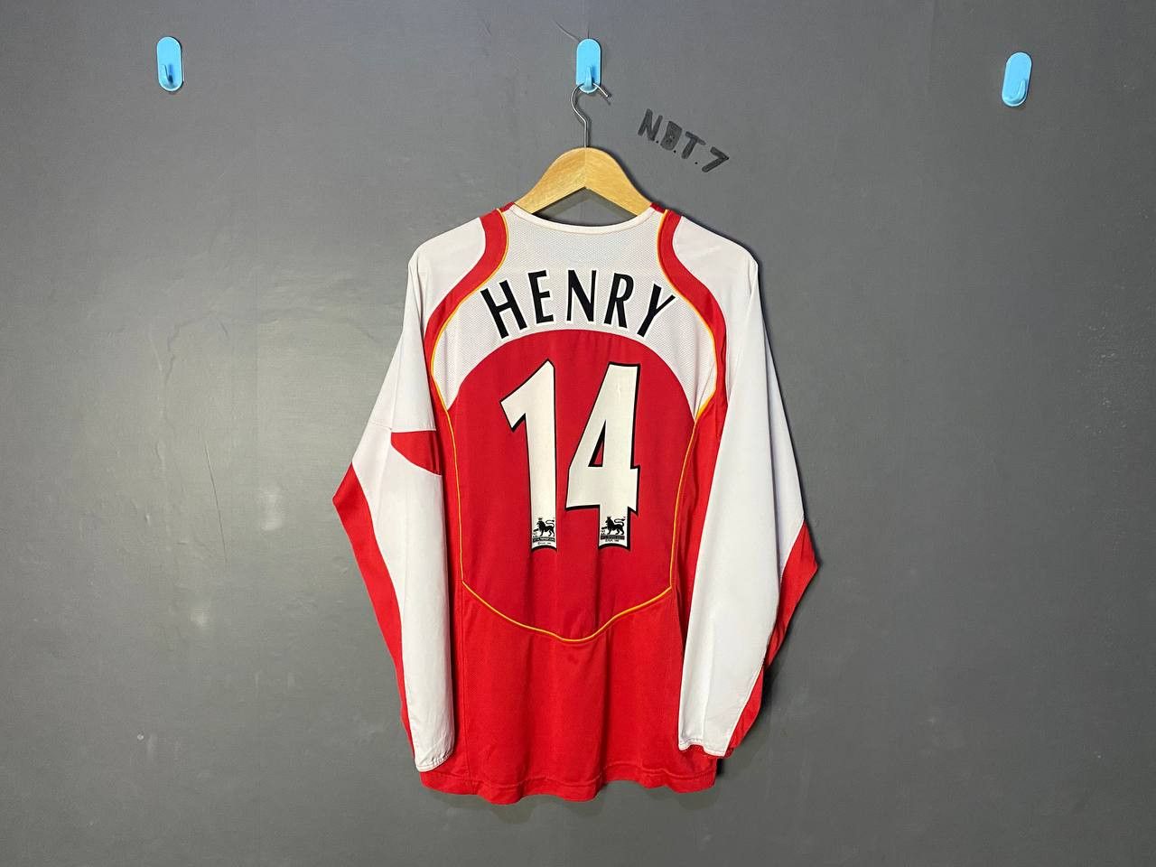 Nike Arsenal home 2004 Henry Size US M / EU 48-50 / 2 - 2 Thumbnail