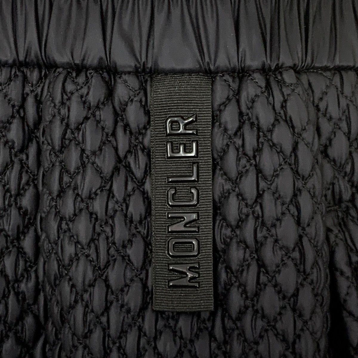 Moncler Moncler Black Nylon Quilted Drawstring Casual Shorts K26WX Size 27" / US 4 / IT 40 - 5 Thumbnail