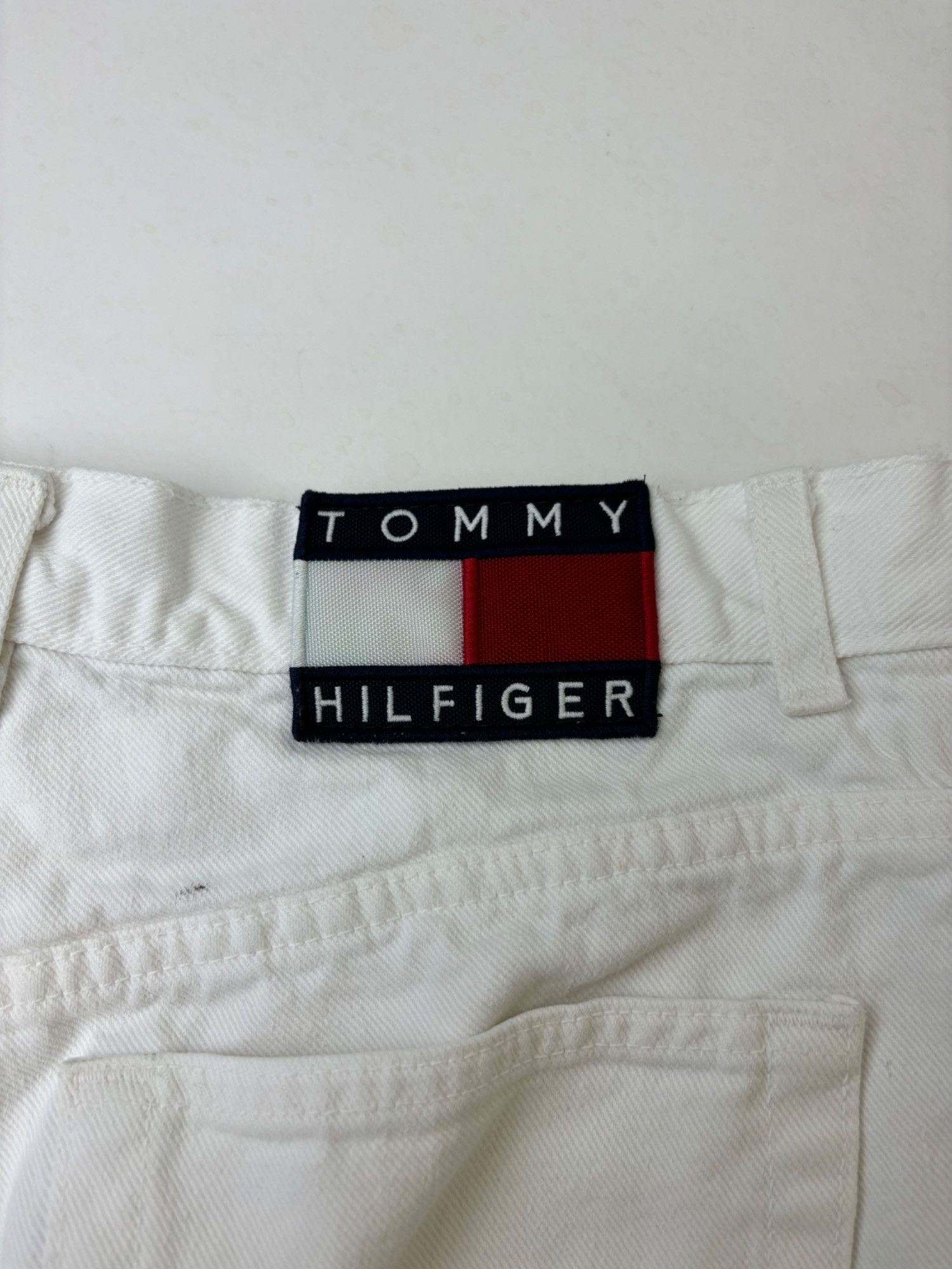 Tommy Hilfiger 32" Tommy Hilfiger White Shorts Size US 32 / EU 48 - 4 Thumbnail