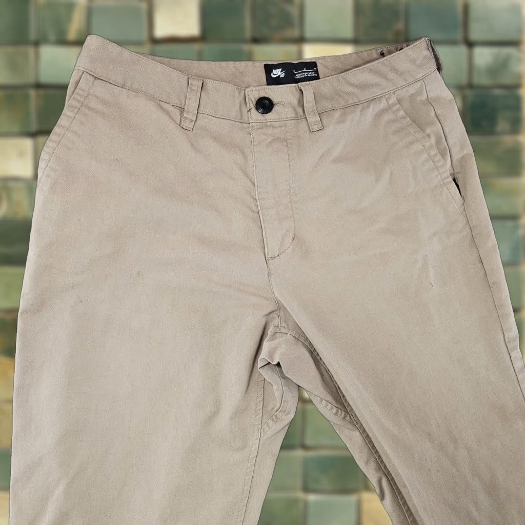 Nike Nike SB Chino Pants Mens 32 Beige Stretch Casual 937986-235 Pants Flat Front Zip Size US 32 / EU 48 - 1 Thumbnail