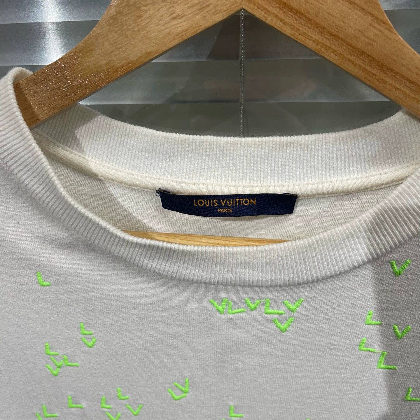 Louis Vuitton Louis Vuitton Paper Plane Embroidery S/S Tee Size S Size US S / EU 44-46 / 1 - 3 Thumbnail