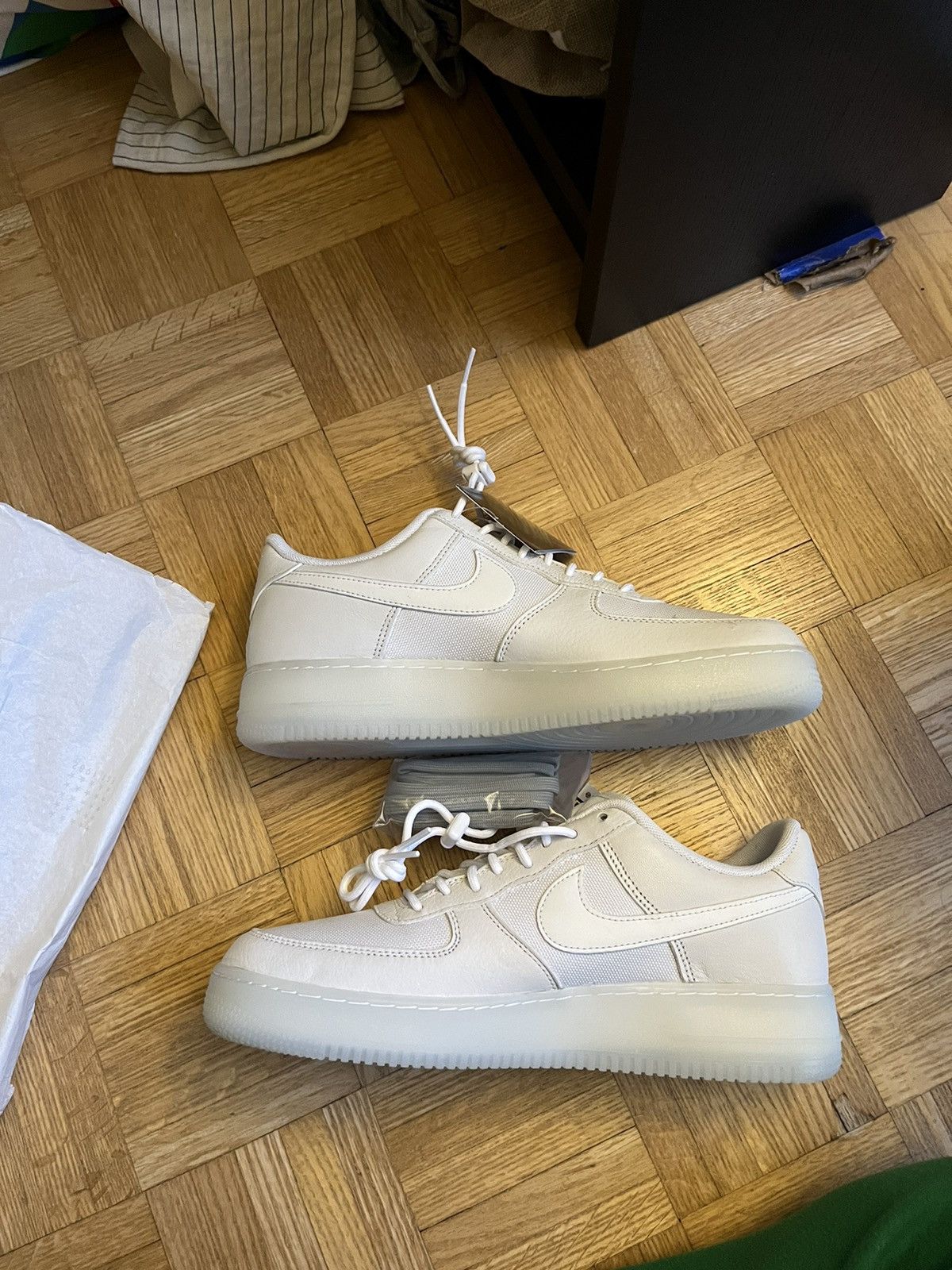Nike Air Force 1 low GoreTex Triple White Size US 10 / EU 43 - 2 Thumbnail
