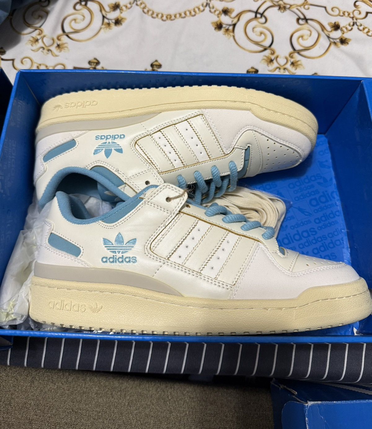 Adidas BLUE WHITE ADIDAS Size US 8 / EU 41 - 2 Thumbnail