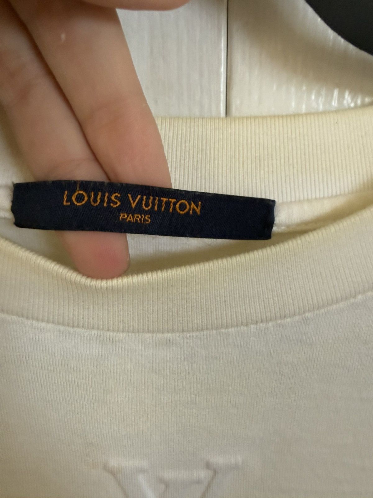 Louis Vuitton Louis Vuitton Embossed T Shirt Size US XL / EU 56 / 4 - 3 Thumbnail