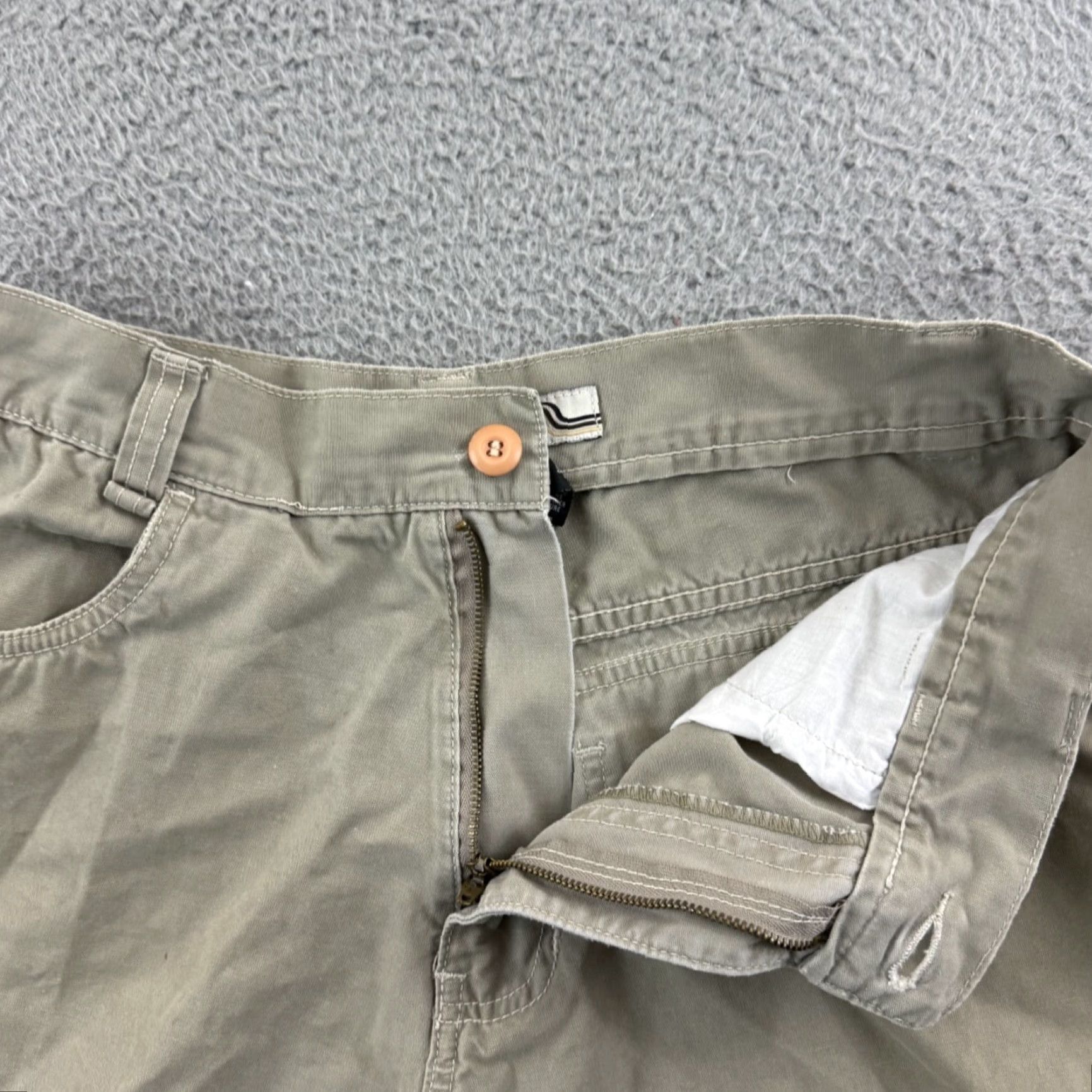 Vintage Vintage Red Sand Shorts Mens 33 Beige Cargo Pocket 90s Grunge Y2K Streetwear, Cargo, Regular Fit, 3D Pockets, Cotton Size US 33 - 7 Thumbnail