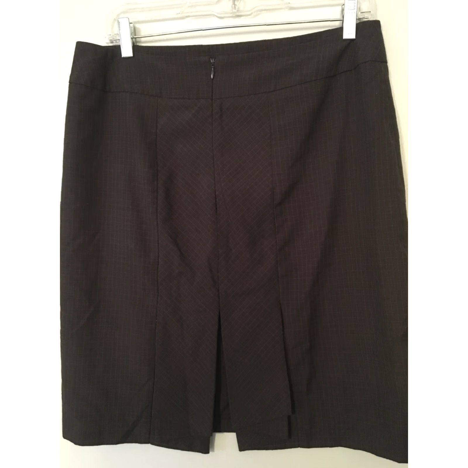 Vintage New York Clothing Skirt Women Brown Plaid Size 10 Knee-Length Pencil Pleated Back Zipper Lined Regular 16” Waist 22” Size 32" / US 10 / IT 46 - 2 Thumbnail