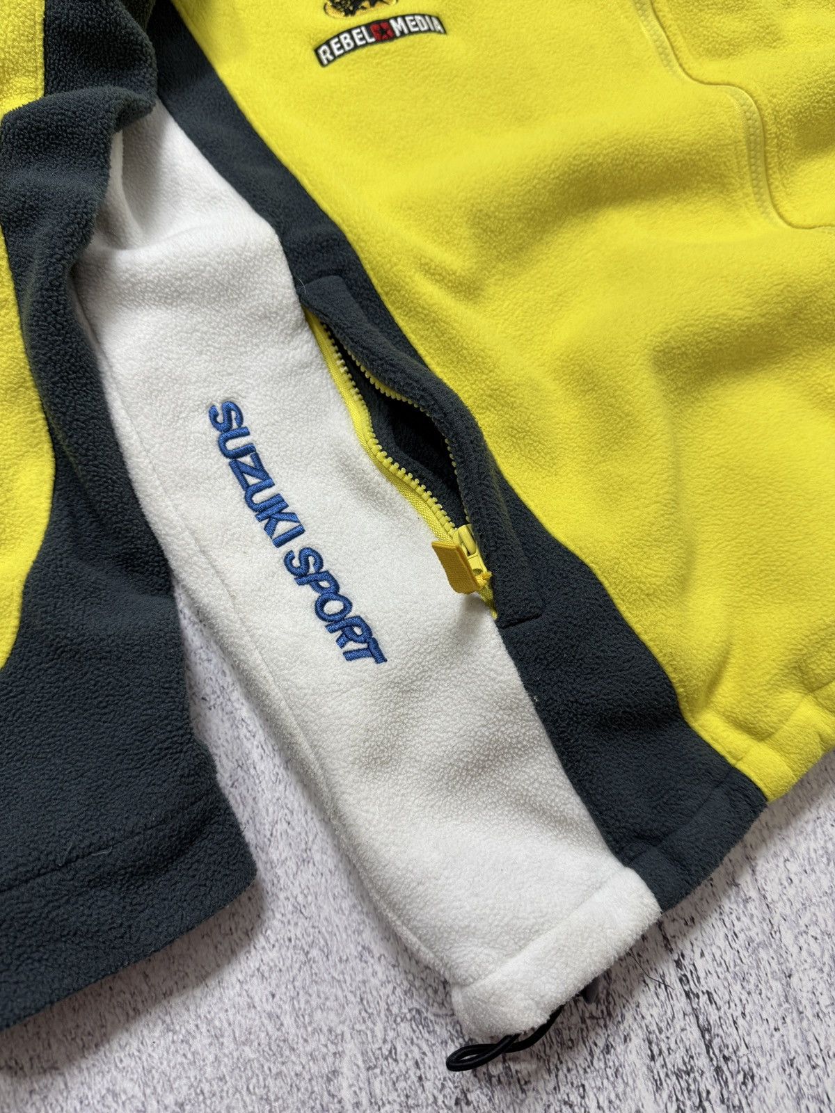 Japanese Brand VTG SUZUKI SPORT WORLD RALLY TEAM FLEECE JACKET Size US XL / EU 56 / 4 - 3 Thumbnail