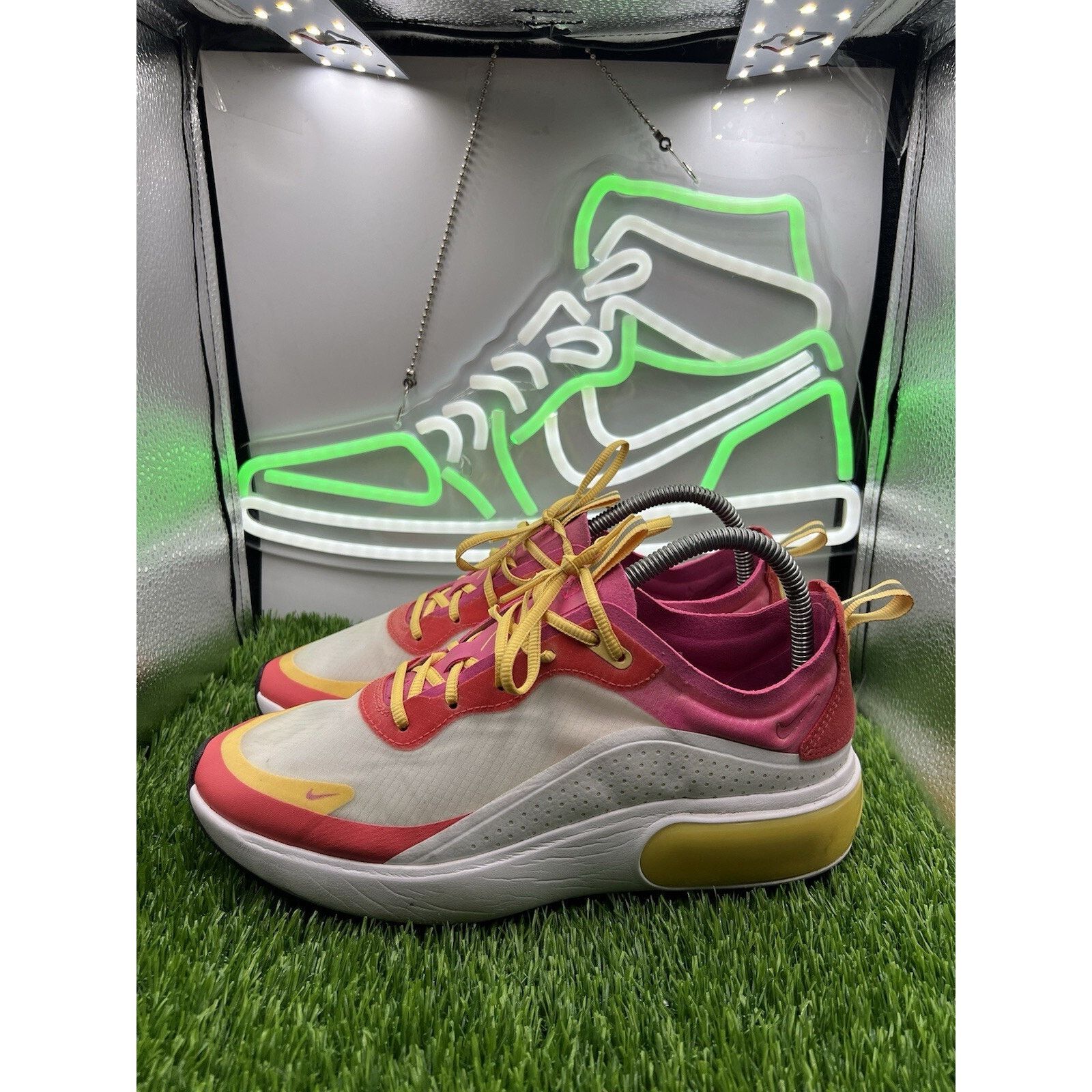 Nike Nike Womens Air Max Dia SE Sneakers Size 9 Size US 9 / IT 39 - 1 Thumbnail