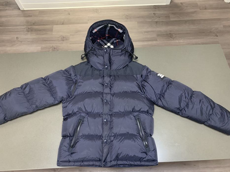 Burberry detachable sleeve store hooded puffer jacket