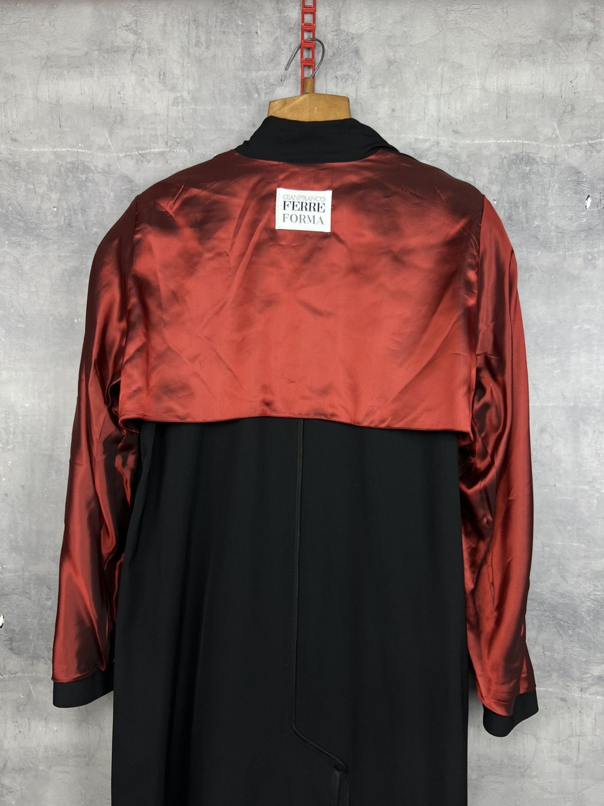 Gianfranco Ferre Gianfranco Ferre Forma Black Women’s Trench Size IT 50 EU44 Size XL / US 12-14 / IT 48-50 - 20 Thumbnail