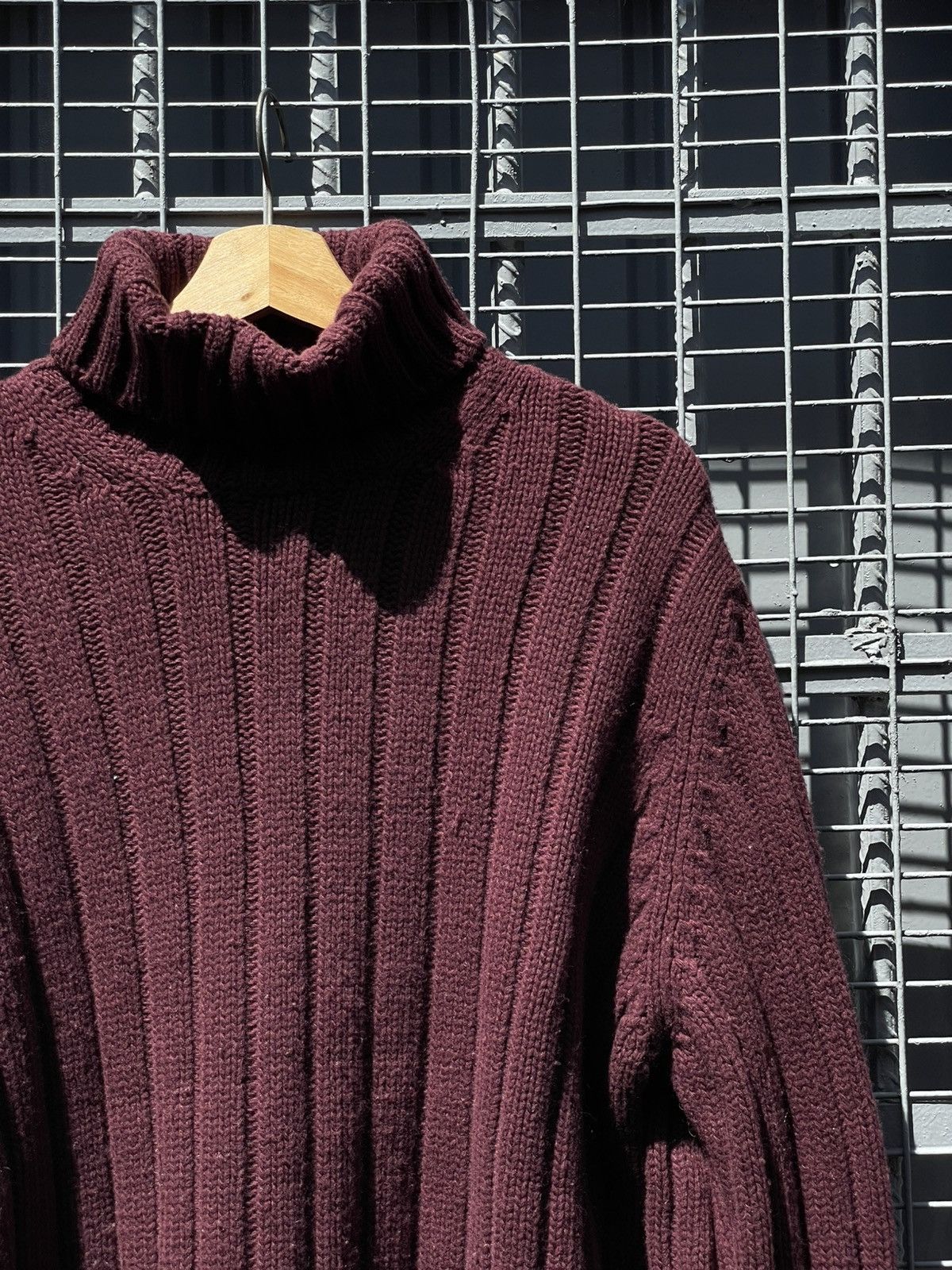 Burberry Burberry | Burgundy Knitted Turtleneck Sweater Size US L / EU 52-54 / 3 - 2 Thumbnail