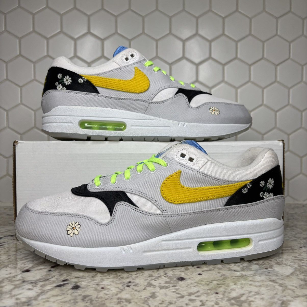 Nike Size 11-Nike Air Max 1 Daisy Gently Worn W Box Size US 11 / EU 44 - 1 Thumbnail