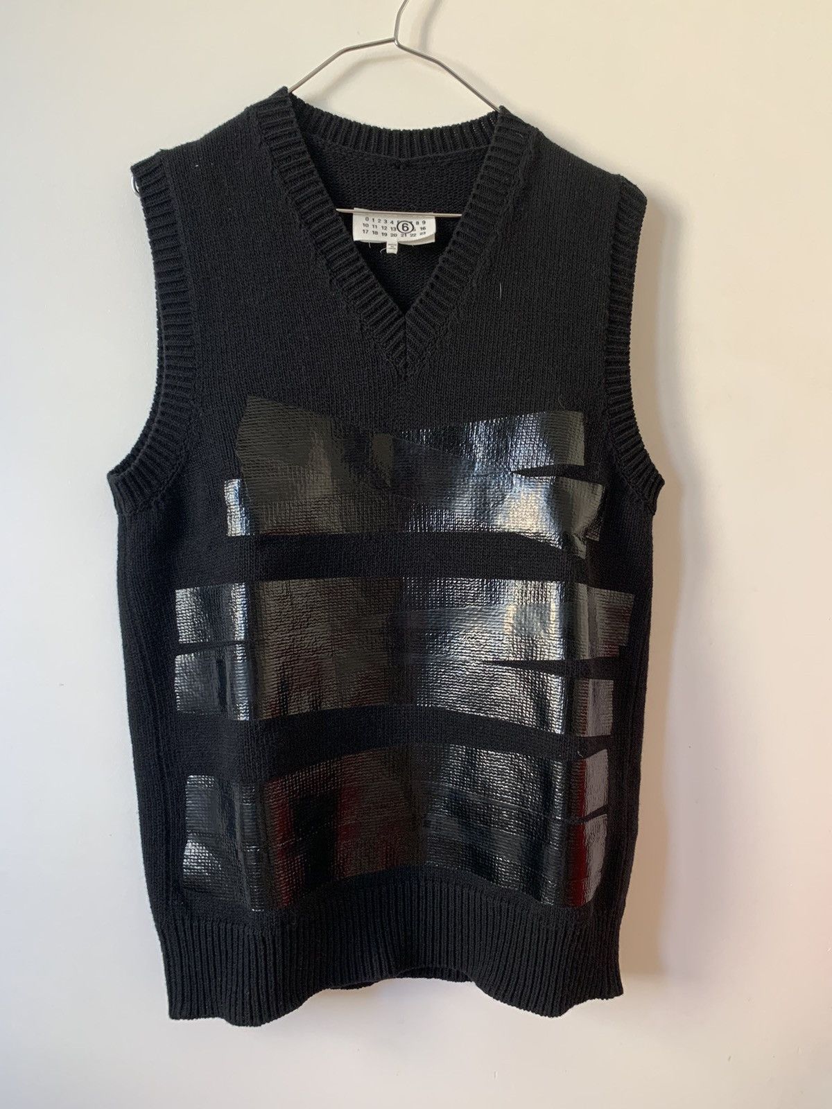 MM6 MM6 Maison Margiela V-neck sleeveless sweater Size US M / EU 48-50 / 2 - 1 Thumbnail