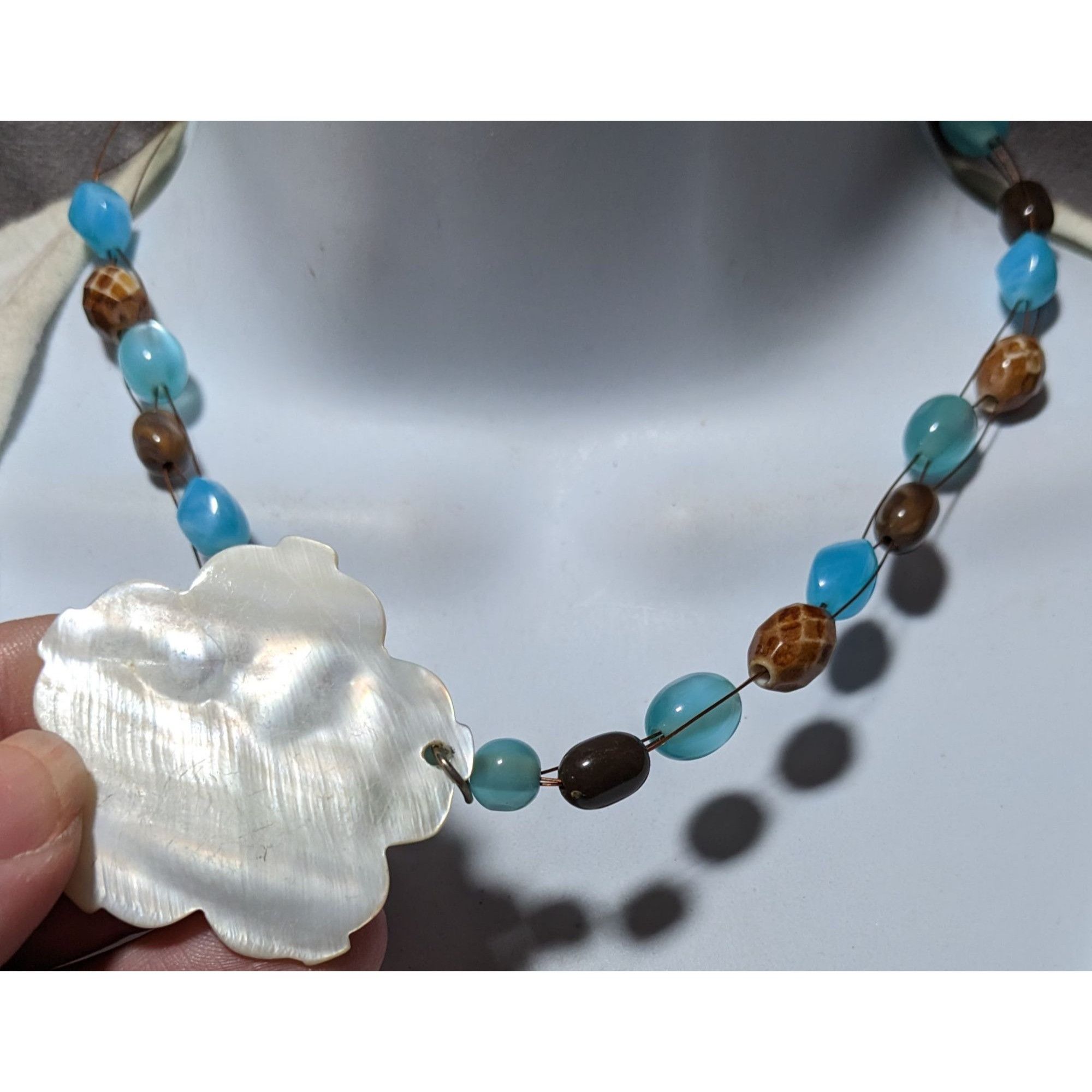 Other Vintage Mother Of Pearl Flower Beaded Necklace Size ONE SIZE - 9 Thumbnail