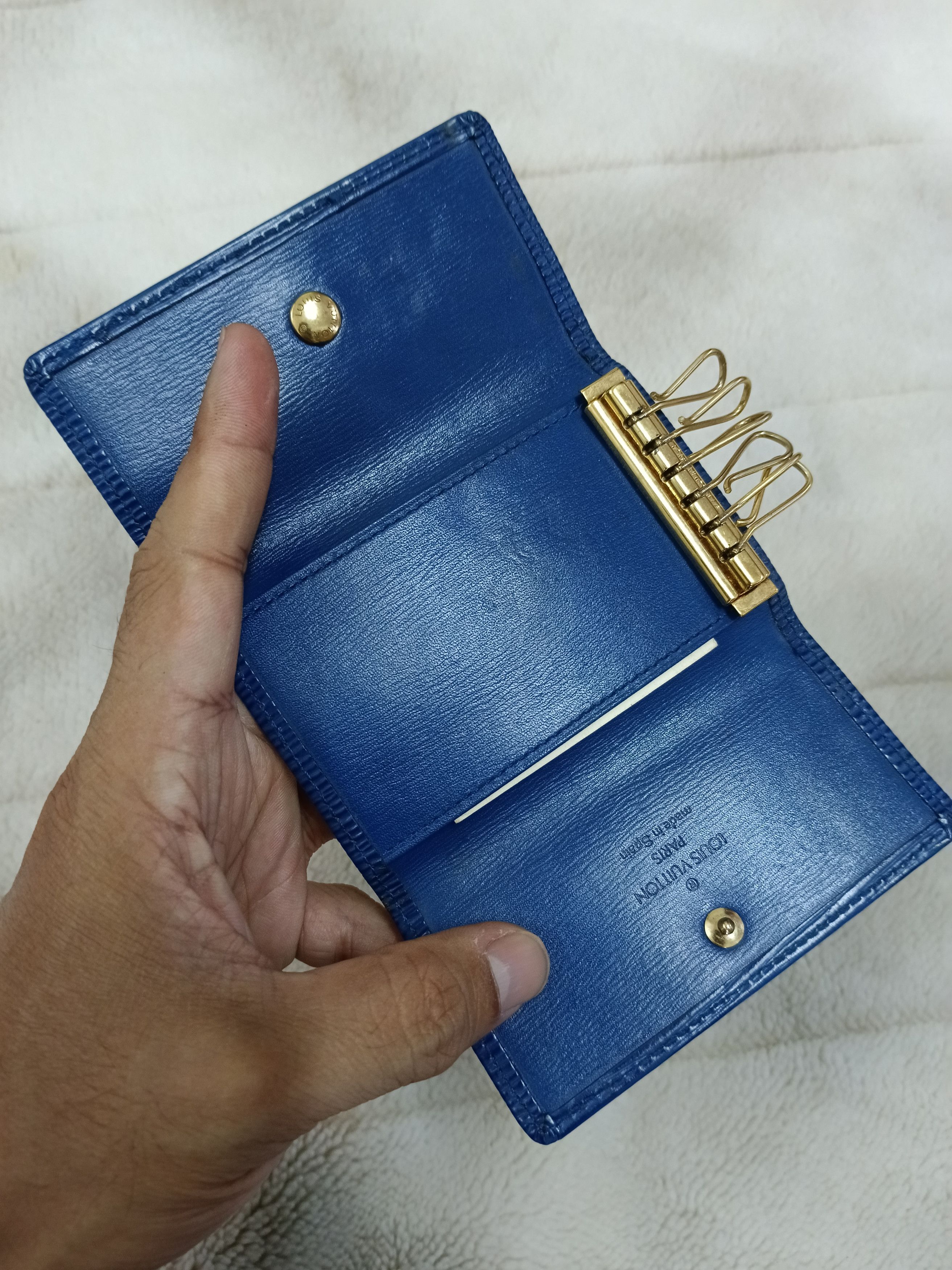 Louis Vuitton Louis Vuitton Blue Epi LeathervKey Holder Size ONE SIZE - 4 Thumbnail