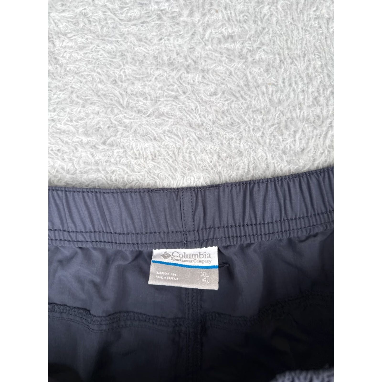Vintage VINTAGE Columbia Shorts Men Blue Nylon Elastic Waist Zipper Pocket 6" Inseam 38 in Waist Regular Size US 33 - 7 Thumbnail