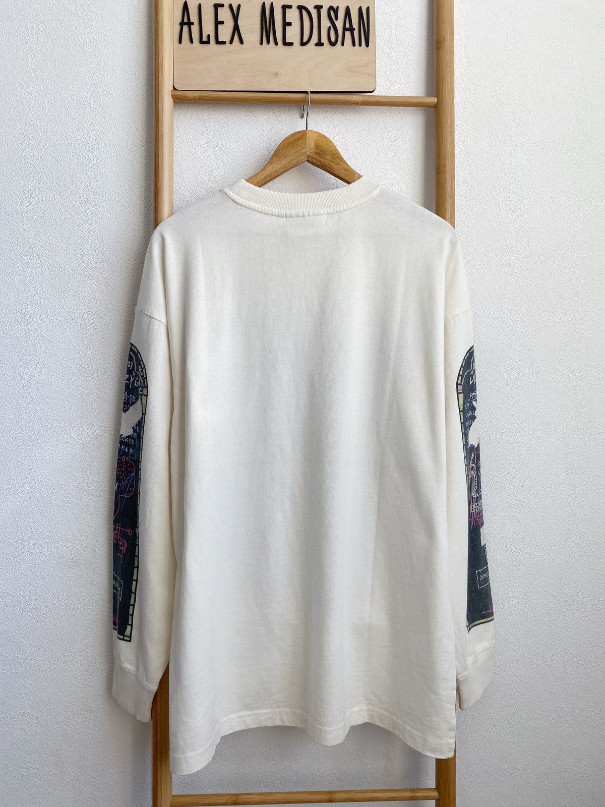 H&M × Jean-Michel Basquiat × Who Decides War WHO DECIDES WAR x BASQUIAT x H&M LONG SLEEVE RELAXED T-SHIRT Size US M / EU 48-50 / 2 - 15 Thumbnail