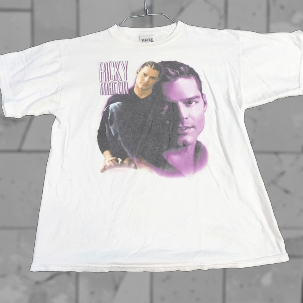 Vintage VINTAGE Ricky Martin T-shirt Men M White 1999 Tultex Wonderland Graphic Print Crew Neck Short Sleeve Hole on back Size US M / EU 48-50 / 2 - 1 Thumbnail