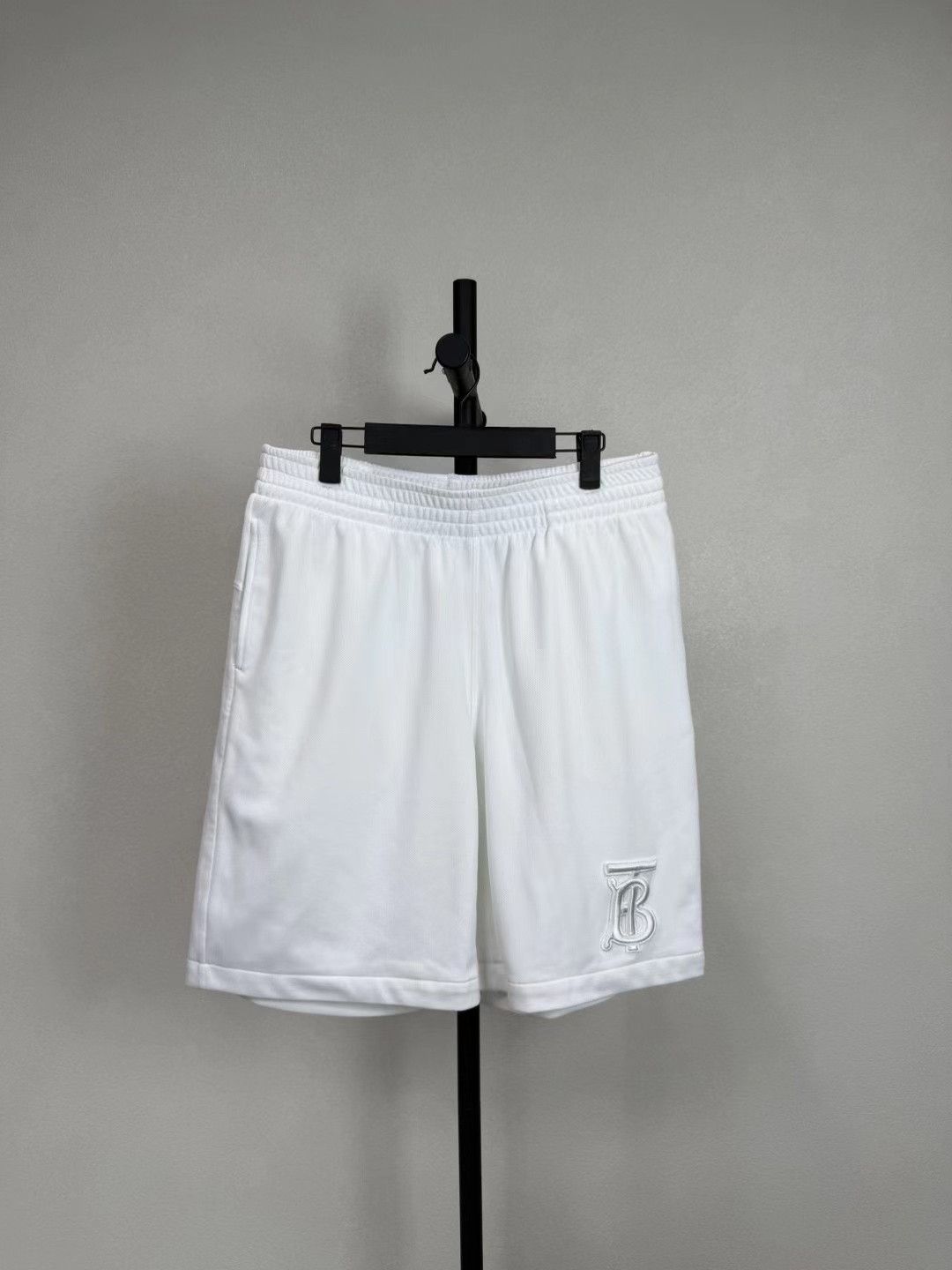 Burberry Burberry TB Embroidered Shorts Size US 30 / EU 46 - 1 Thumbnail