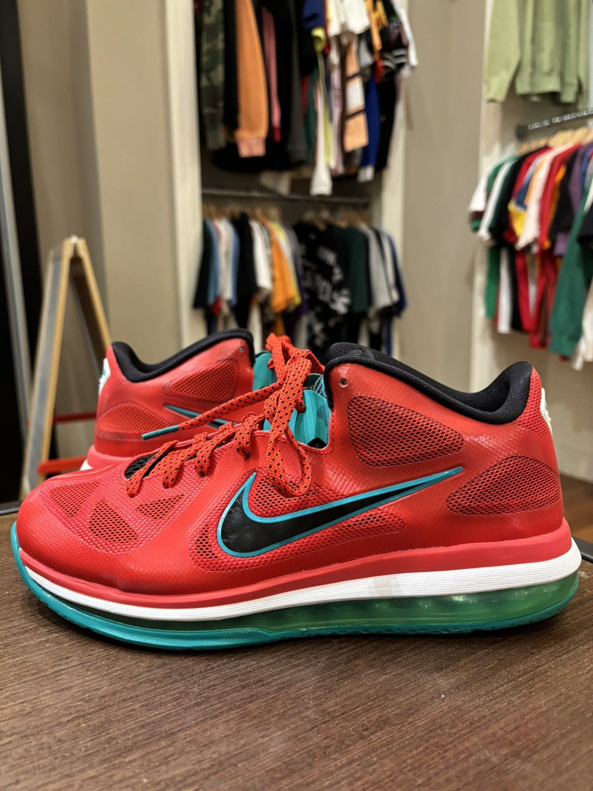 Nike Nike LeBron 9 Low Liverpool Size US 10 / EU 43 - 4 Thumbnail