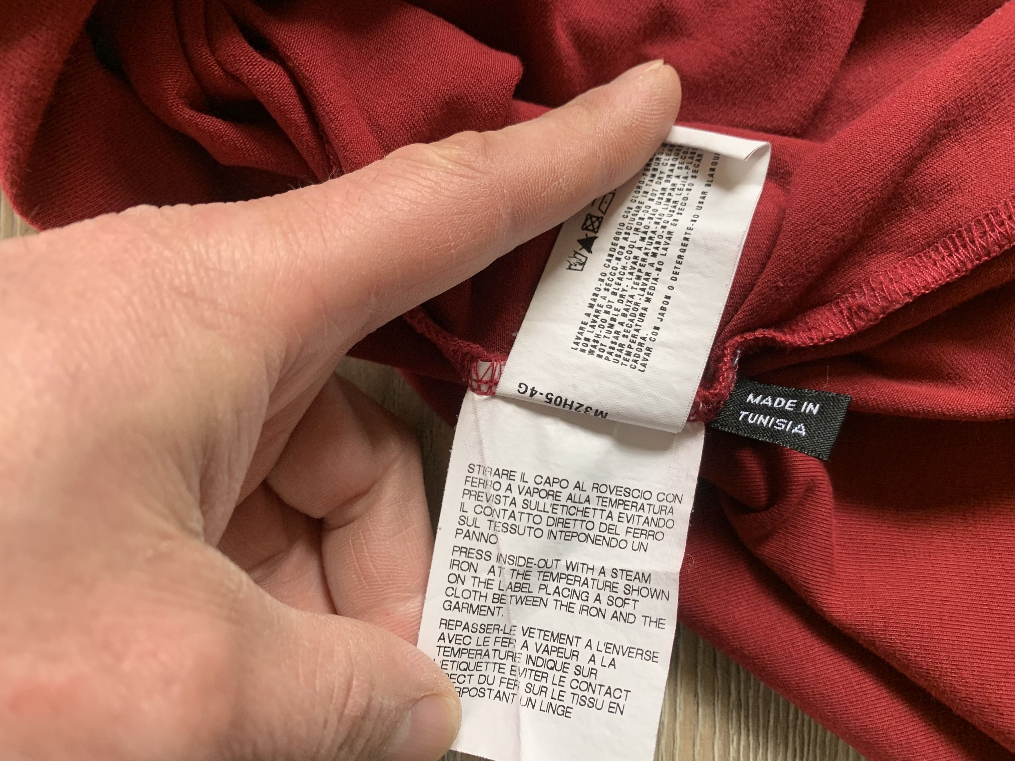 Emporio Armani Vintage Emporio Armani Red Long Sleeve T-Shirt Size US L / EU 52-54 / 3 - 8 Thumbnail