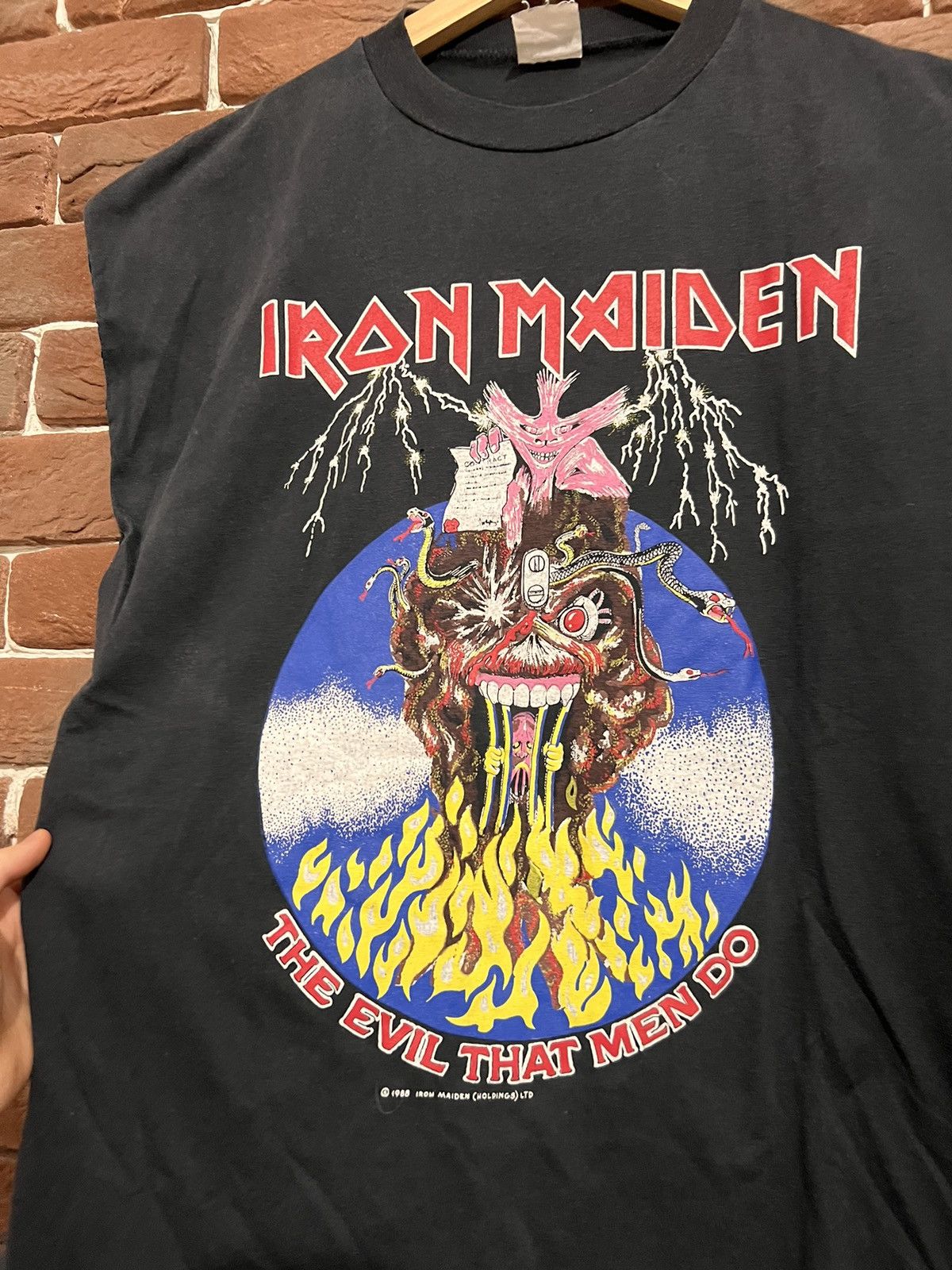 Band Tees 1988 IRON MAIDEN The Evil That Men Do Metal Band T-Shirt 80s Size US XL / EU 56 / 4 - 2 Thumbnail