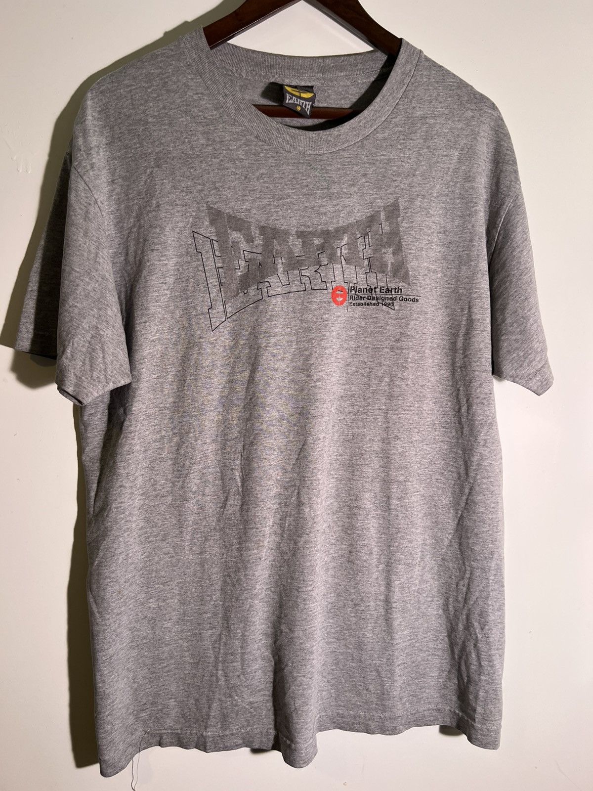 Vintage 90’s 2000’s Y2K VTG Vintage Earth Skateboard Retro Tee Shirt Size US L / EU 52-54 / 3 - 1 Thumbnail