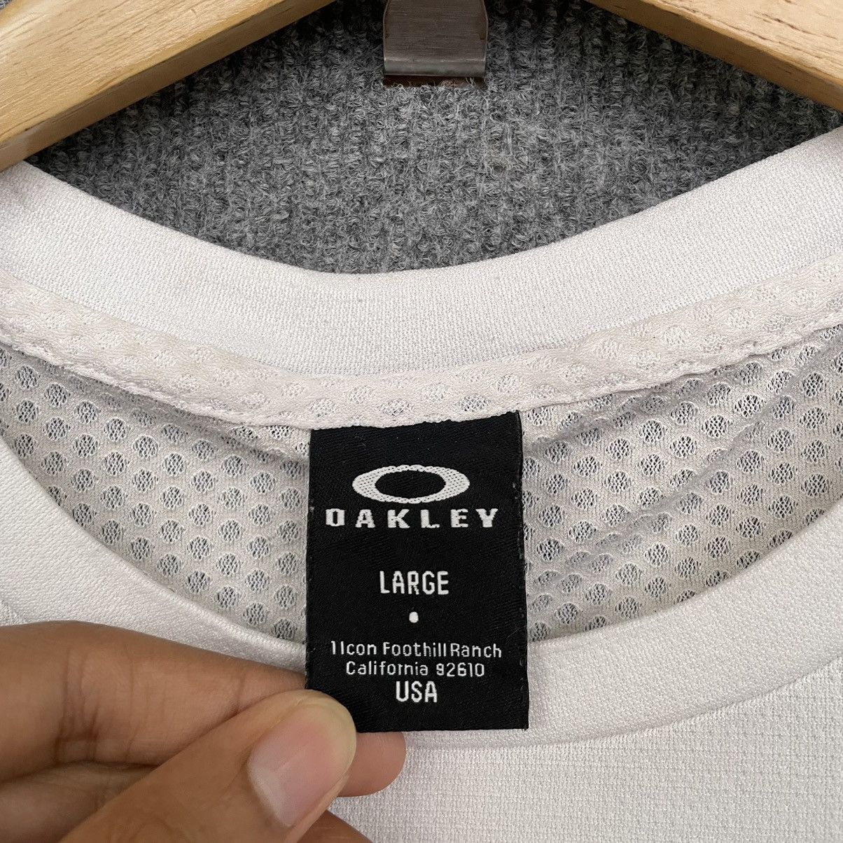 Oakley × Vintage Vintage 2000s Oakley Centre Logo Jersey Gorpcore Size US M / EU 48-50 / 2 - 3 Thumbnail