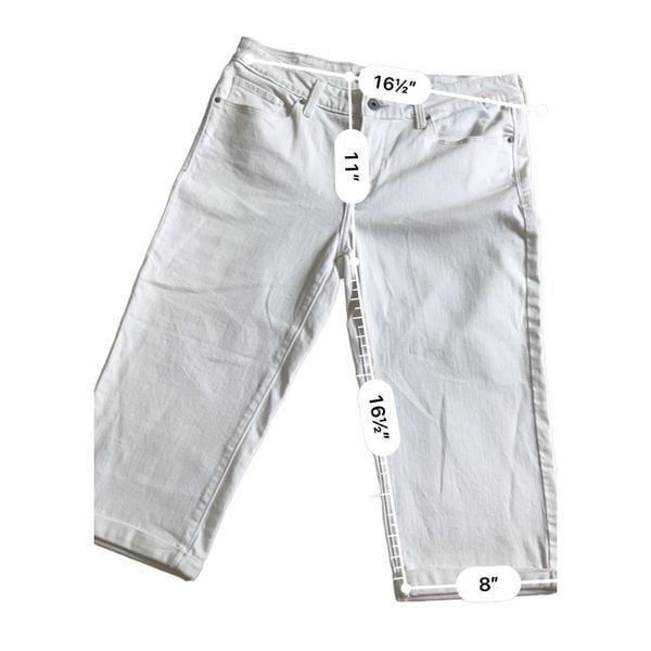 Levi's Levi’s White Capri Denim Cuffed Hem size 8 Size US 26 / EU 42 - 1 Thumbnail