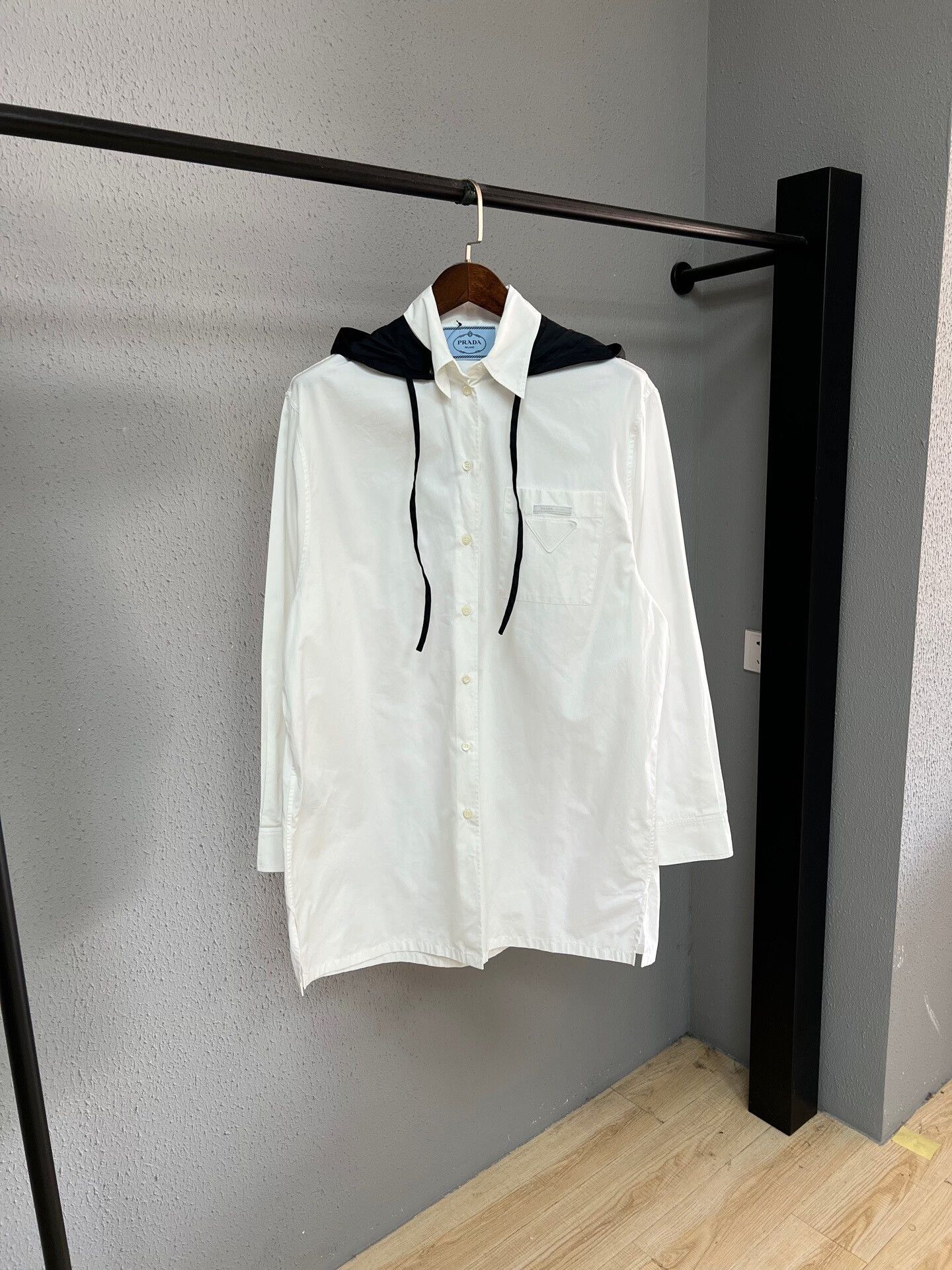 Prada prada nylon hooded white shirt Size M / US 6-8 / IT 42-44 - 1 Thumbnail
