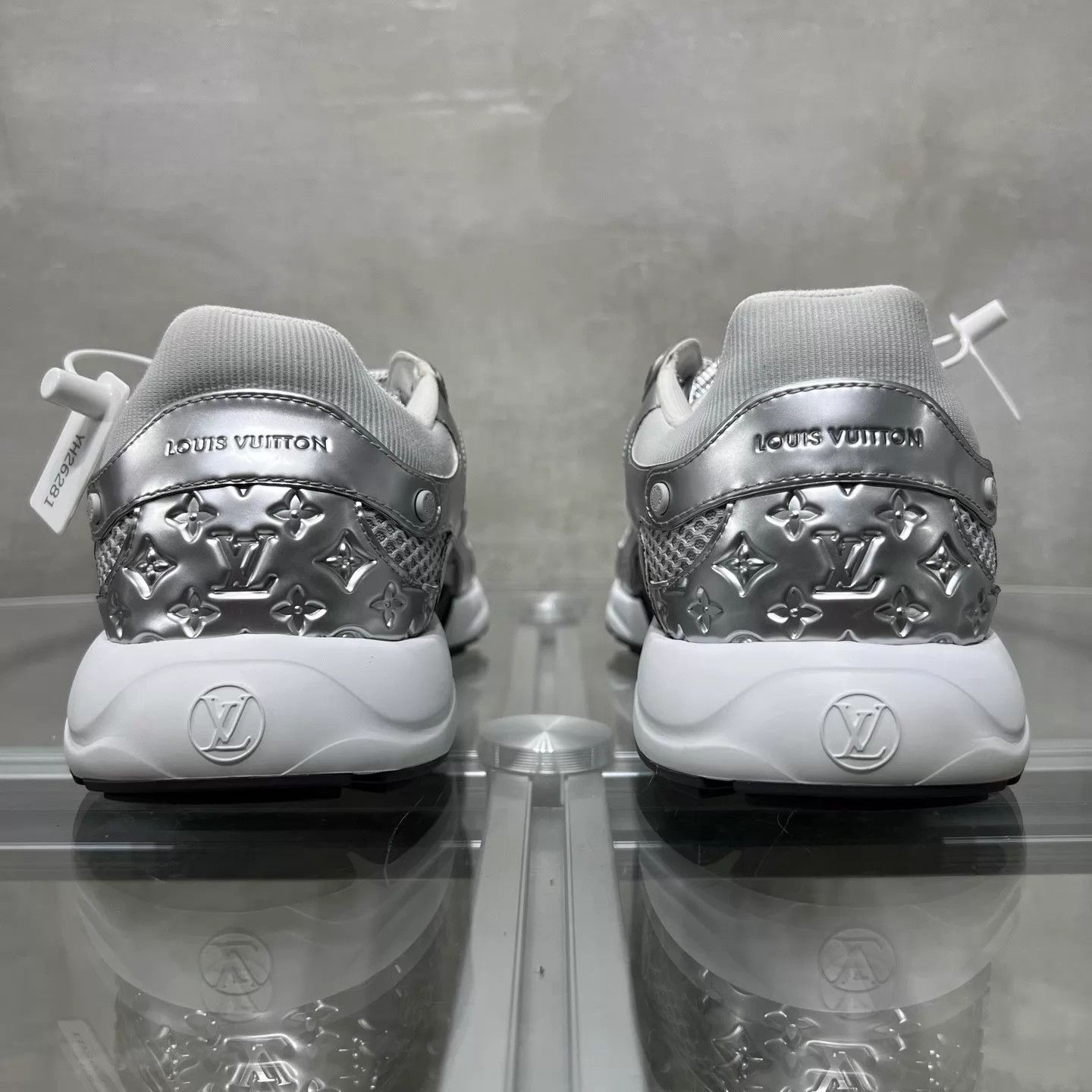 Louis Vuitton LV Olympia 'Silver Horn King' Sneakers UK7 41 YH26281 Size US 8 / EU 41 - 6 Thumbnail