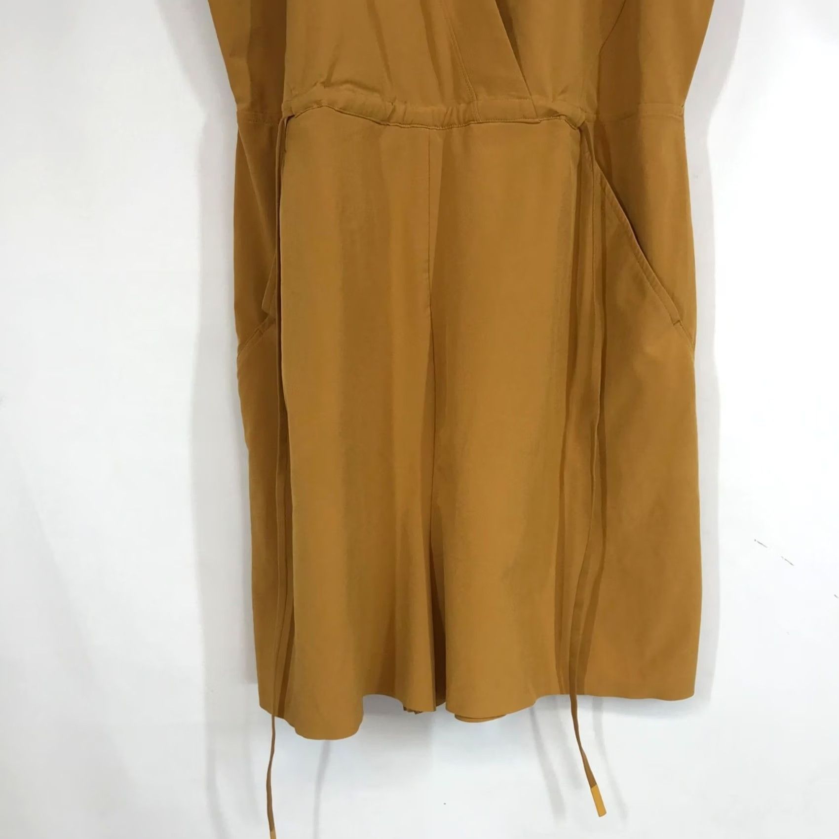 Athleta ATHLETA WOMEN'S S SMALL GOLD SHORT SLEEVE V NECK POLYESTER BLEND ROMPER Size 28" / US 6 / IT 42 - 3 Thumbnail