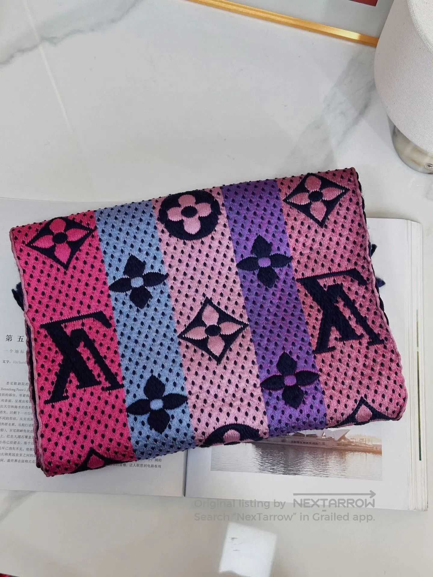 Louis Vuitton LV Logo Print Fringe Scarf. Size ONE SIZE - 3 Thumbnail