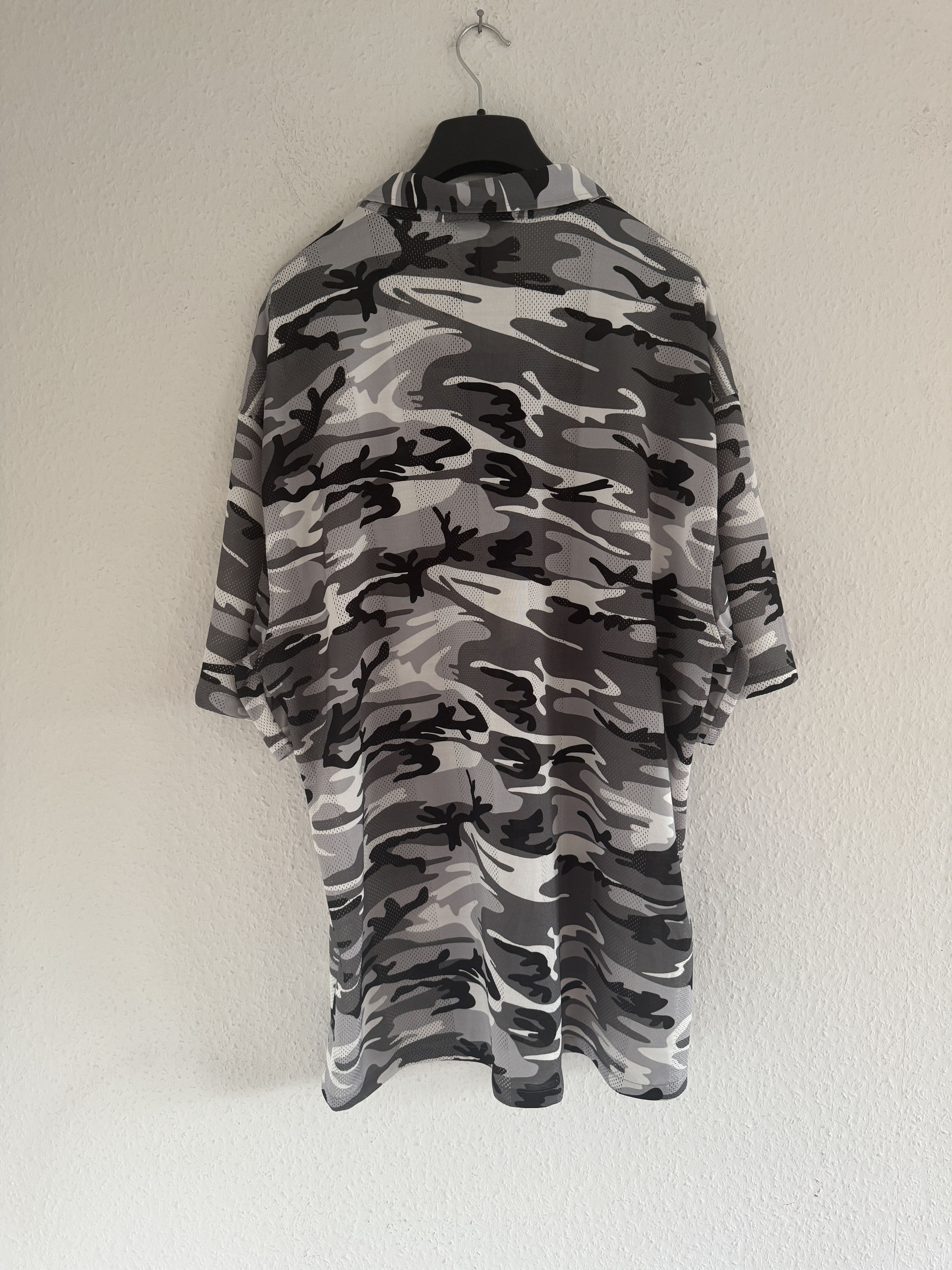 Balenciaga Oversized Camo Mesh Vacation Shirt Size US XL / EU 56 / 4 - 7 Thumbnail