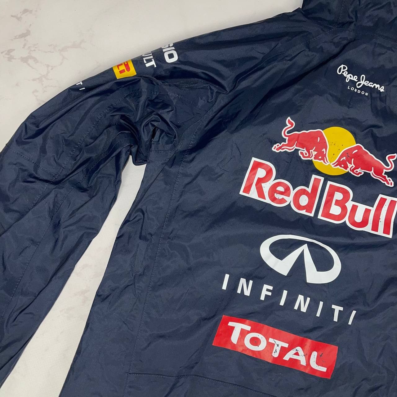 Red Bull Red Bull Infiniti F1 Racing Raincoat Jacket men’s size Size US S / EU 44-46 / 1 - 11 Thumbnail