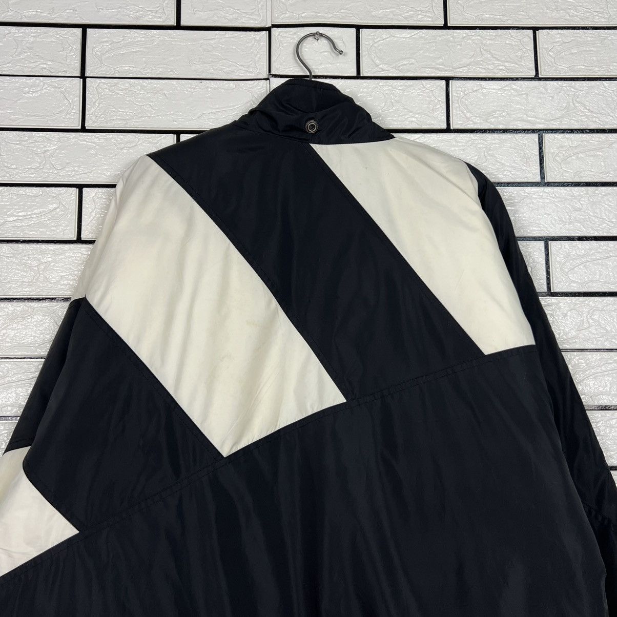 Adidas Vintage 90's ADIDAS Big Logo Windbreaker Jacket #4062-C185 Size US L / EU 52-54 / 3 - 18 Thumbnail