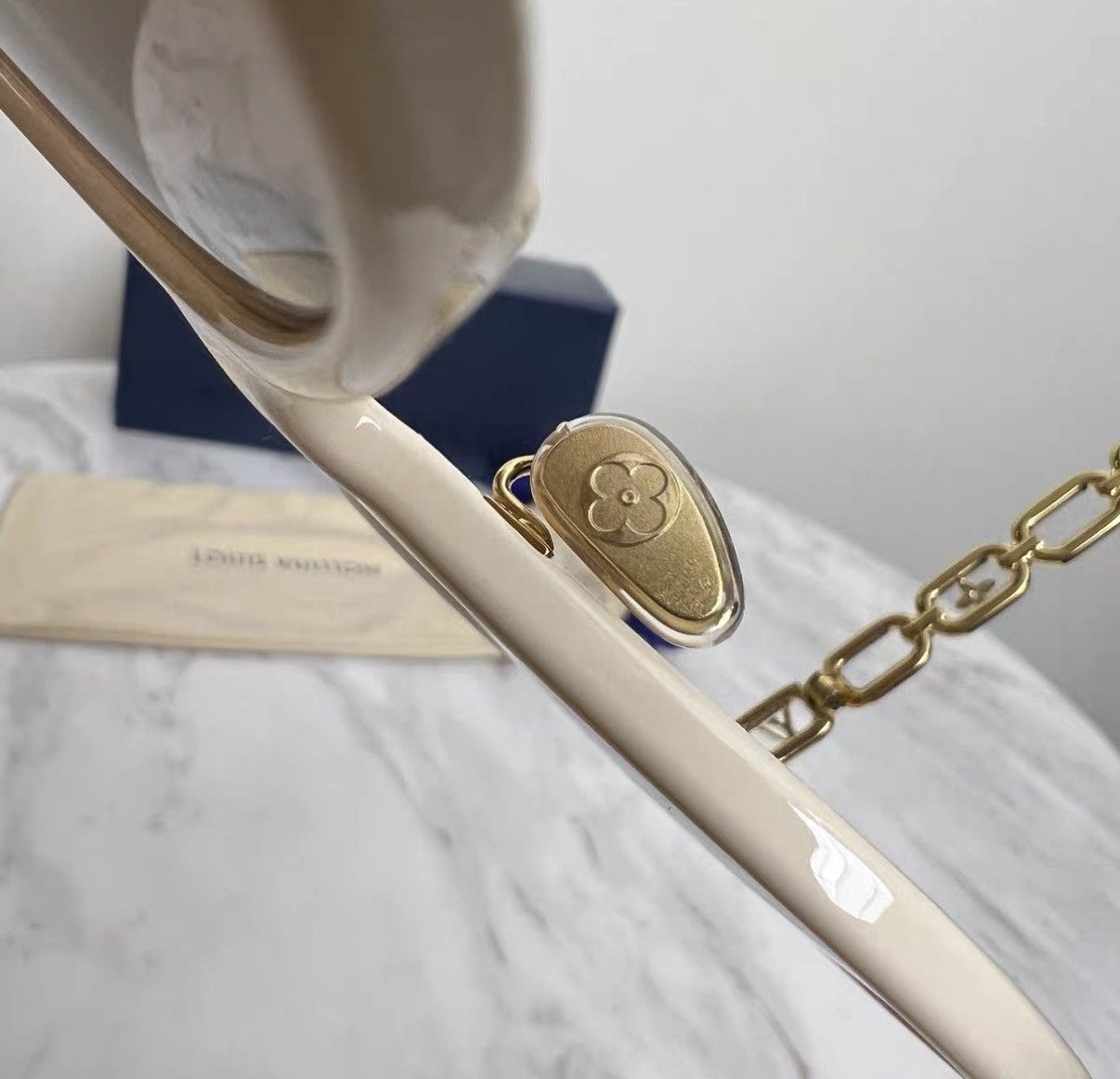 Louis Vuitton Louis Vuitton Hollow Pattern Sunglasses J42 Size ONE SIZE - 8 Thumbnail