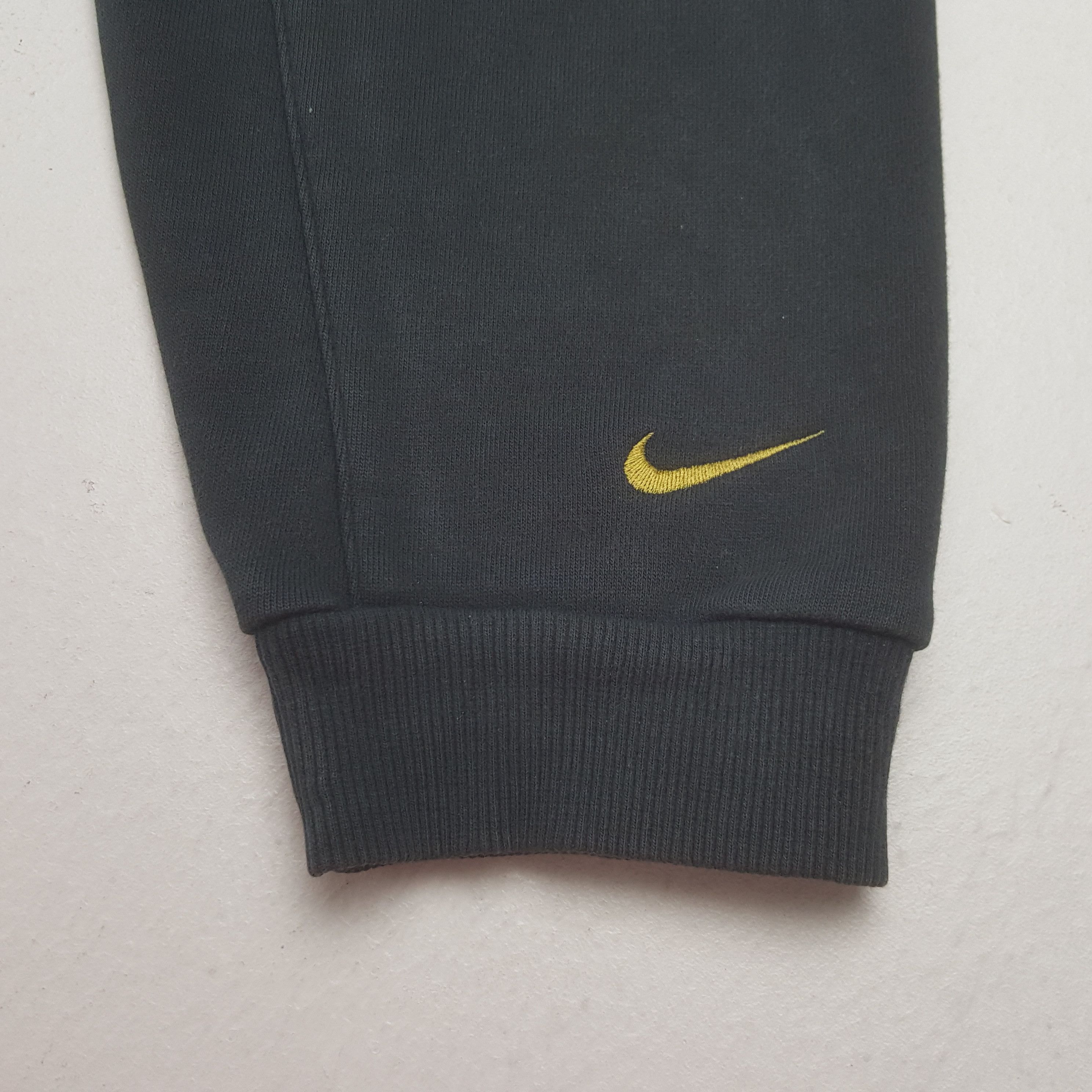Nike Vintage Nike Small Embroidery Logo Sweatshirt Size US L / EU 52-54 / 3 - 7 Thumbnail