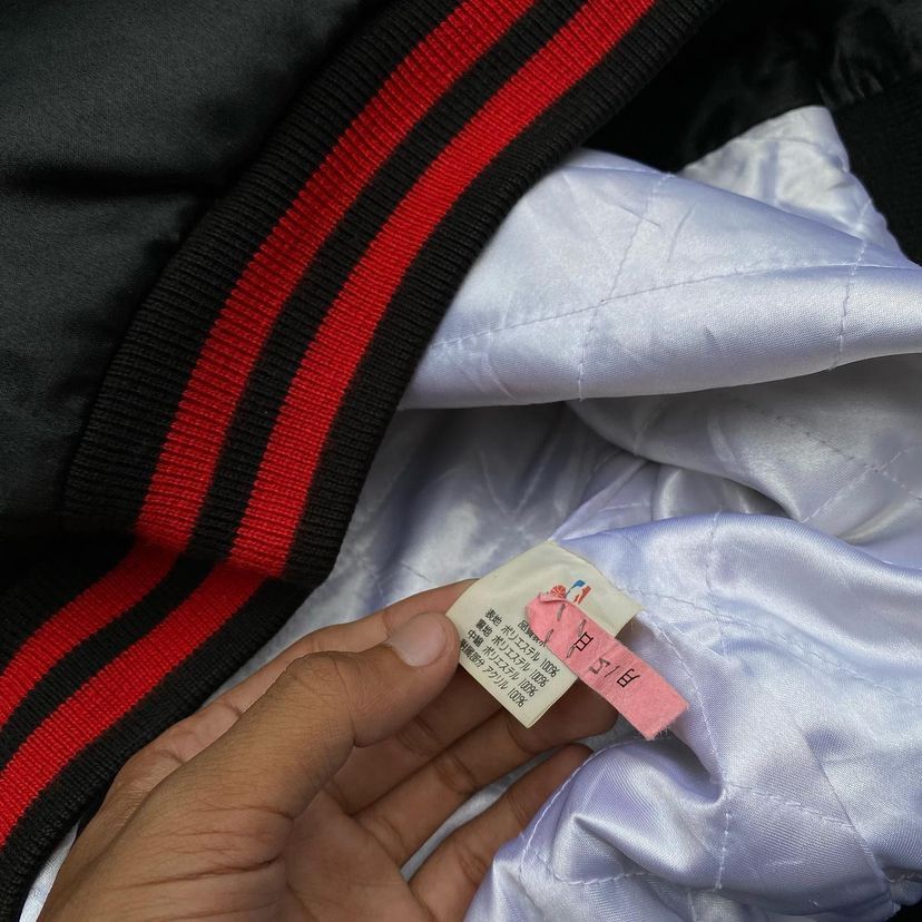 NBA CHICAGO BULLS VINTAGE JACKET RARE ITEM Size US XL / EU 56 / 4 - 7 Thumbnail