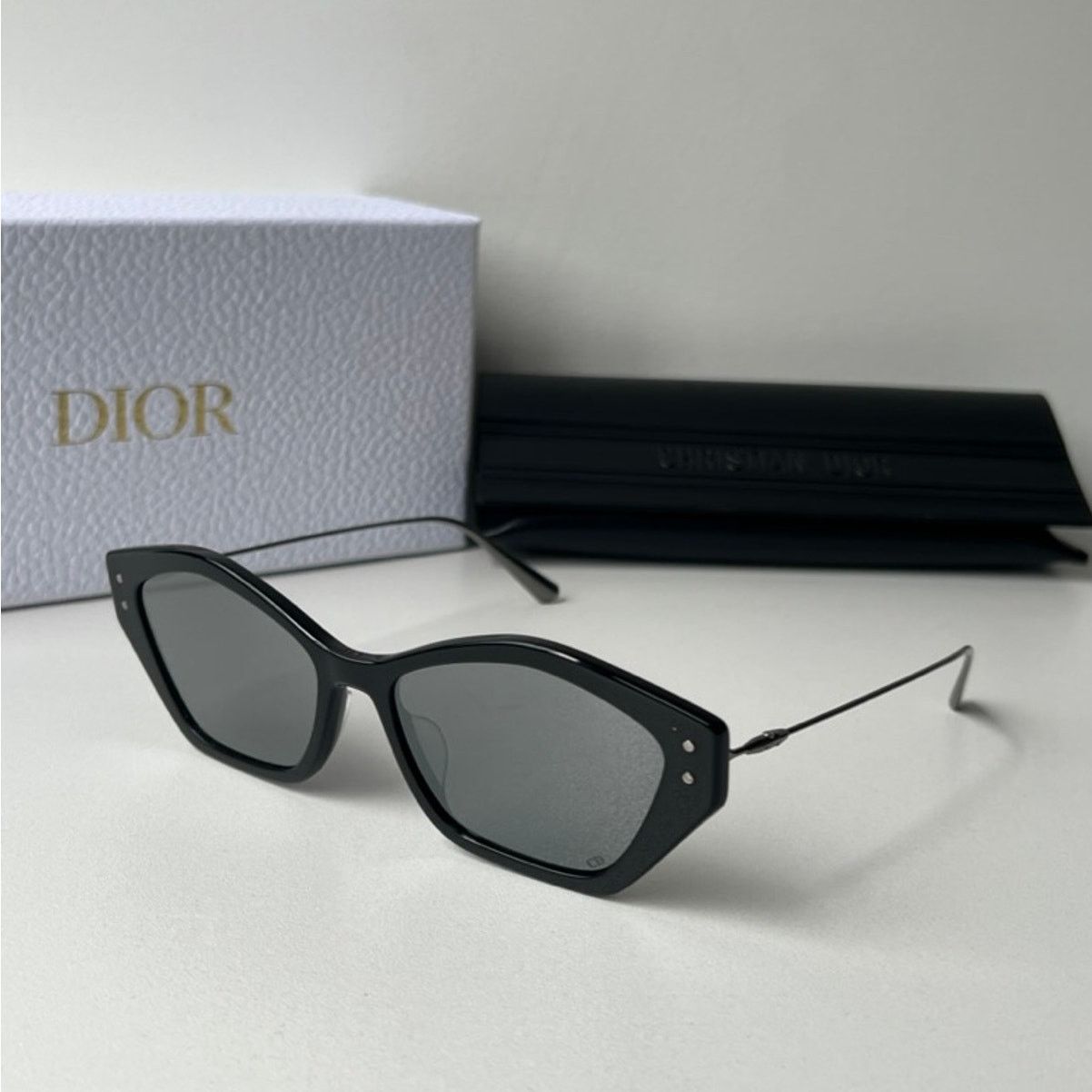 NEW Dior MissDior S1U Sunglasses in Black Silver Mirror Dior NEW Dior MissDior S1U Sunglasses in Black Silver Mirror  main image 2