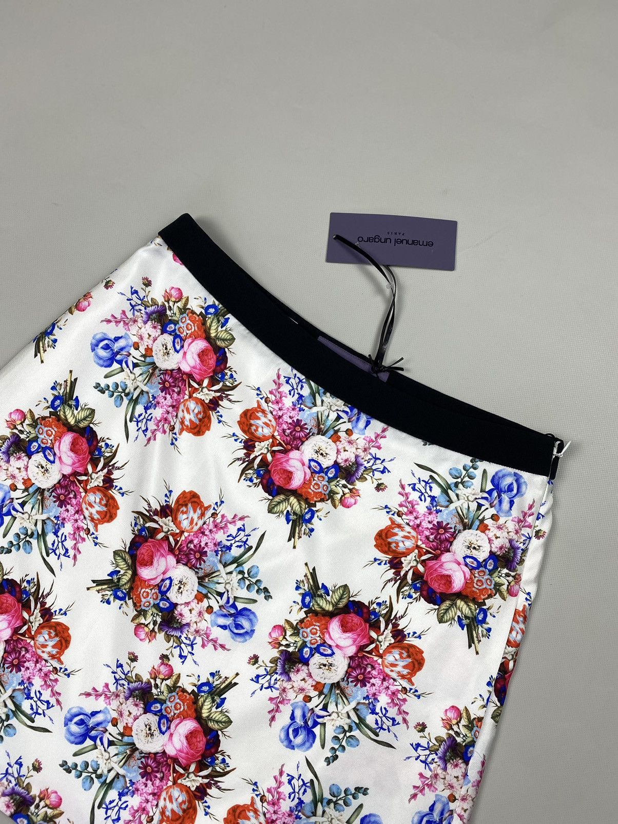 Emanuel Ungaro BNWT! Emanuel Ungaro ladies silk floral patterns skirt Size 28" / US 6 / IT 42 - 4 Thumbnail