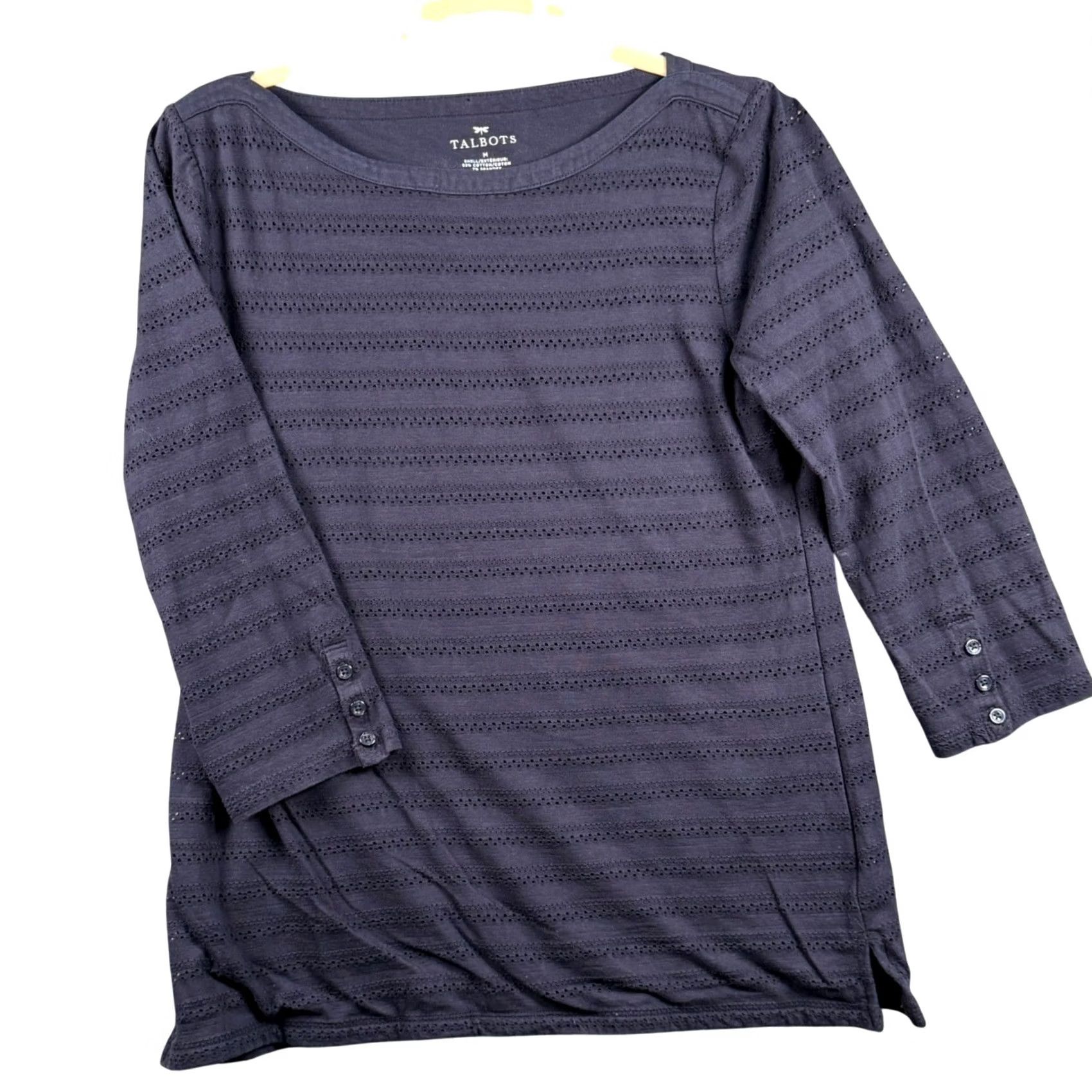 Talbots Talbots Women M Eyelet Stripe 3/4 Sleeve Boat Neck Top Lined Coastal Grandma Navy Blue Knit Blouse shirt casual workwear kvinner? Size M / US 6-8 / IT 42-44 - 2 Thumbnail