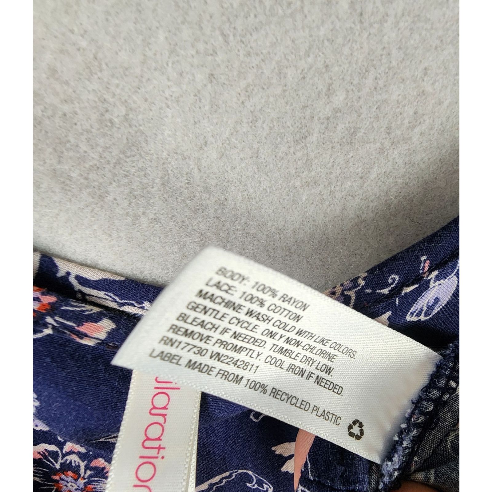 Other Xhilaration Floral Crochet 3/4 Sleeve Blouse Medium Blue Size M / US 6-8 / IT 42-44 - 8 Thumbnail