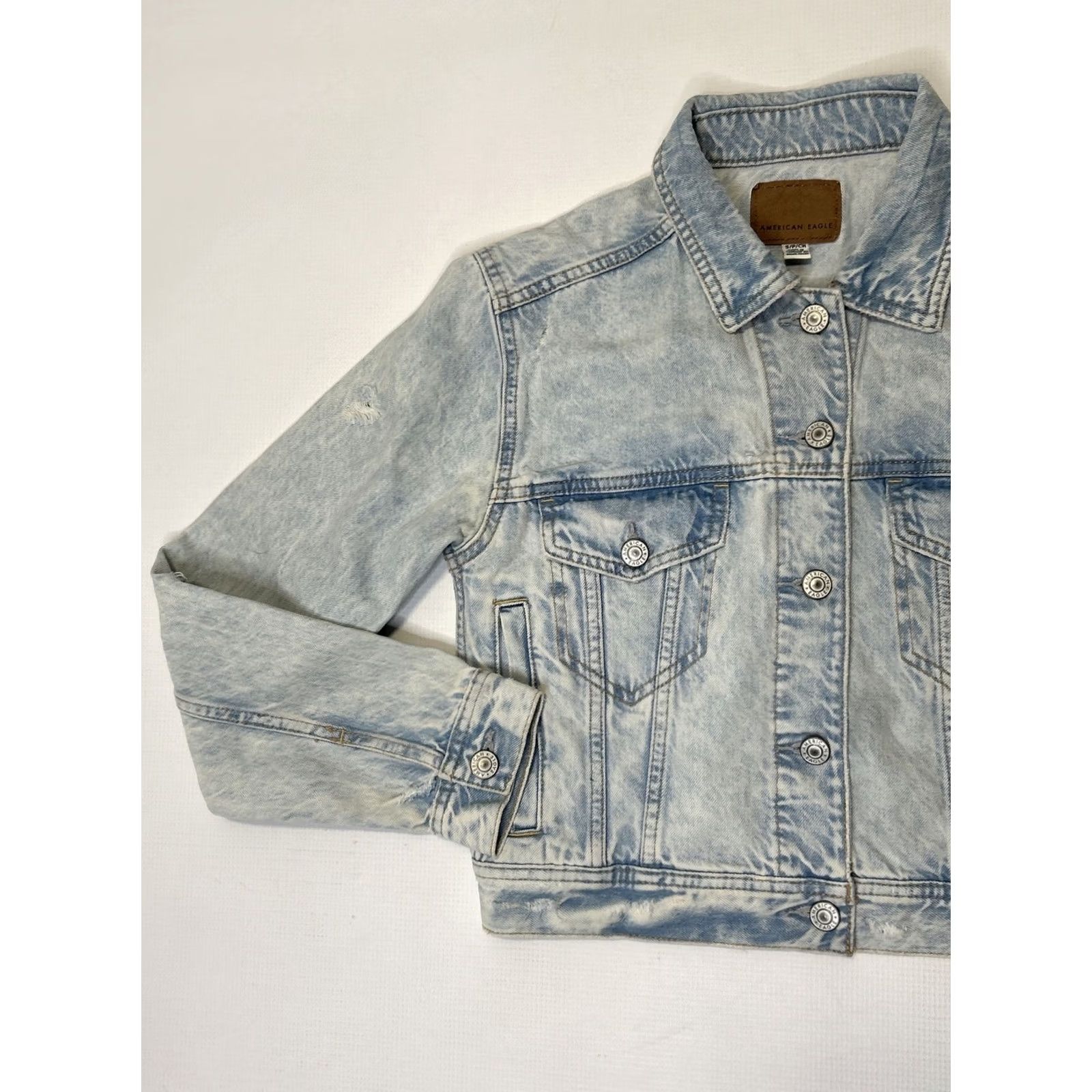 American Eagle Outfitters AEO American Eagle Light Blue Denim Jacket Cropped Distressed Button-Down Short Sleeve Classic Fit Size Small Womens Jacket Size 28" / US 6 / IT 42 - 3 Thumbnail